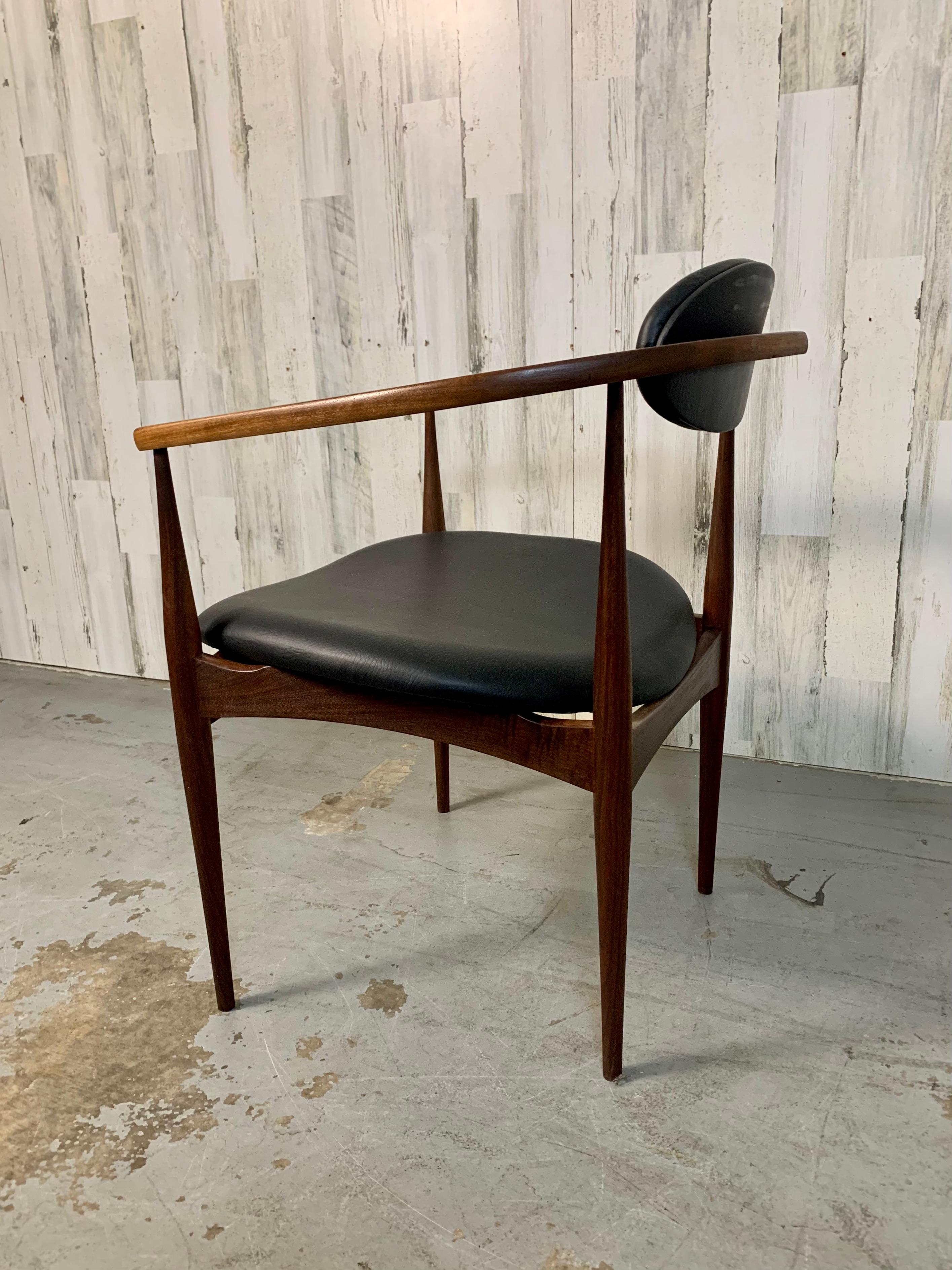 Poltrona in legno di metà secolo Adrian Pearsall 950-C. in vendita 1
