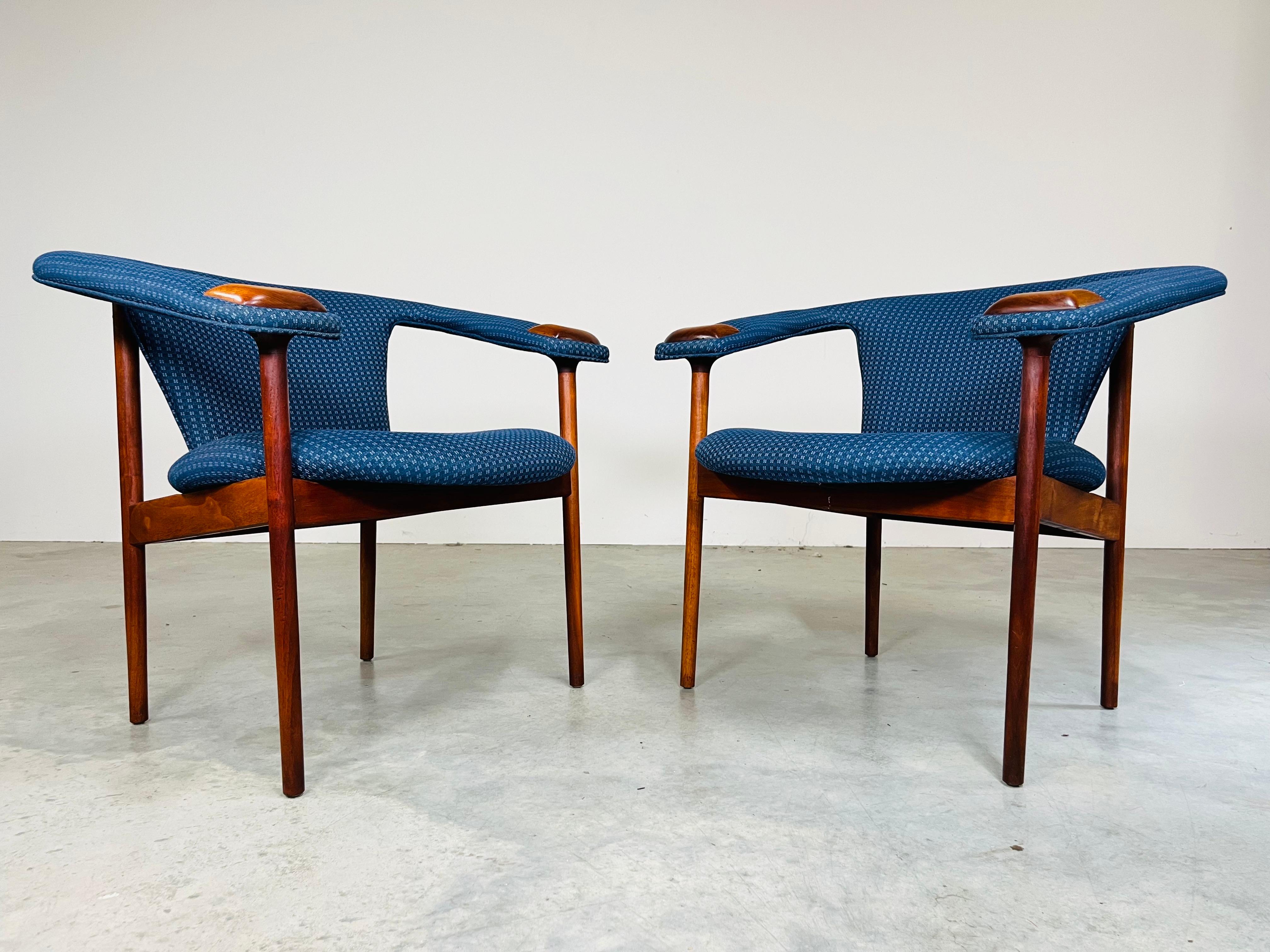 Americano Poltrone di metà secolo Adrian Pearsall in noce blu 1960s in vendita