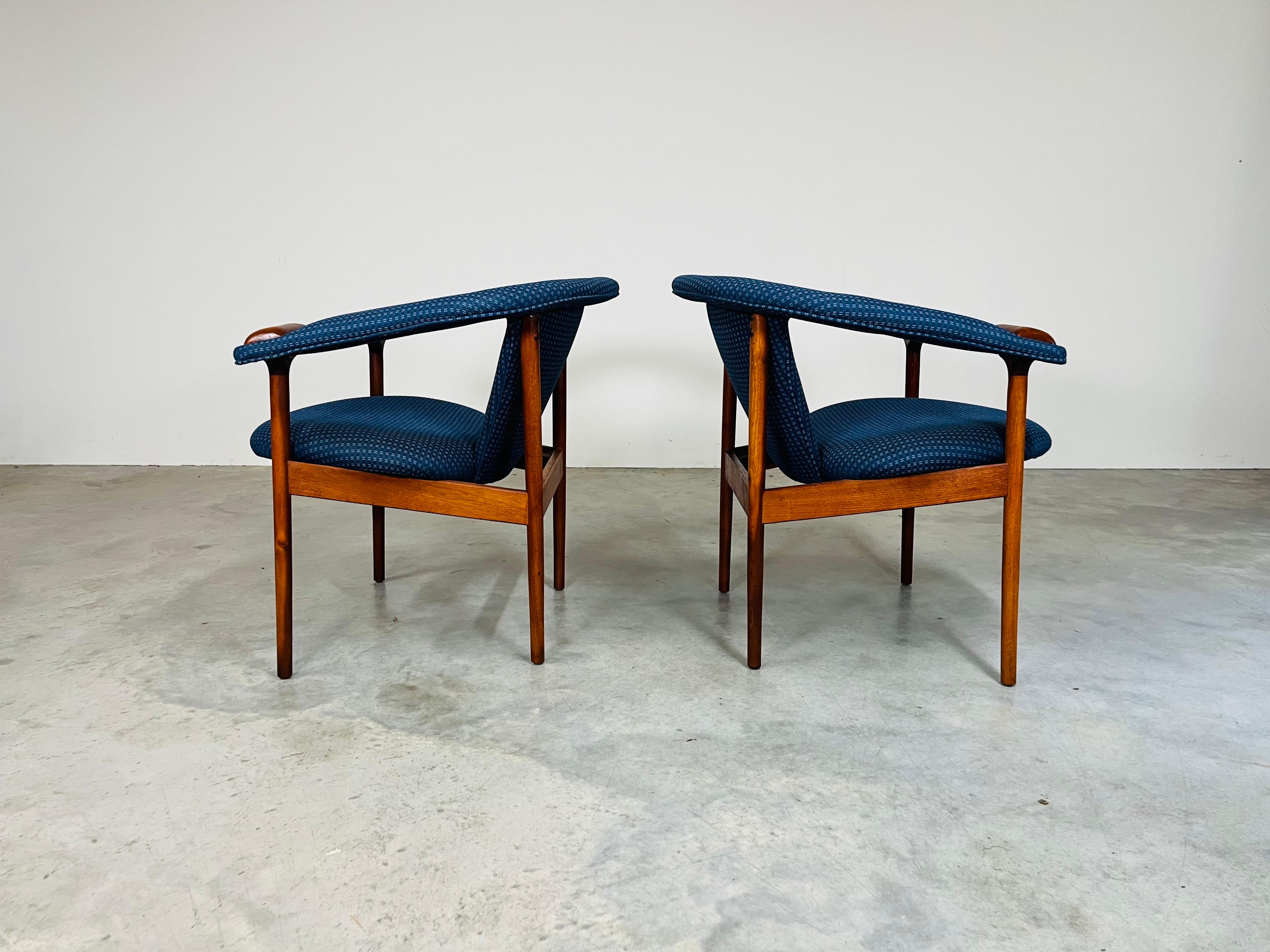 Poltrone di metà secolo Adrian Pearsall in noce blu 1960s In condizioni ottime in vendita a Southampton, NJ
