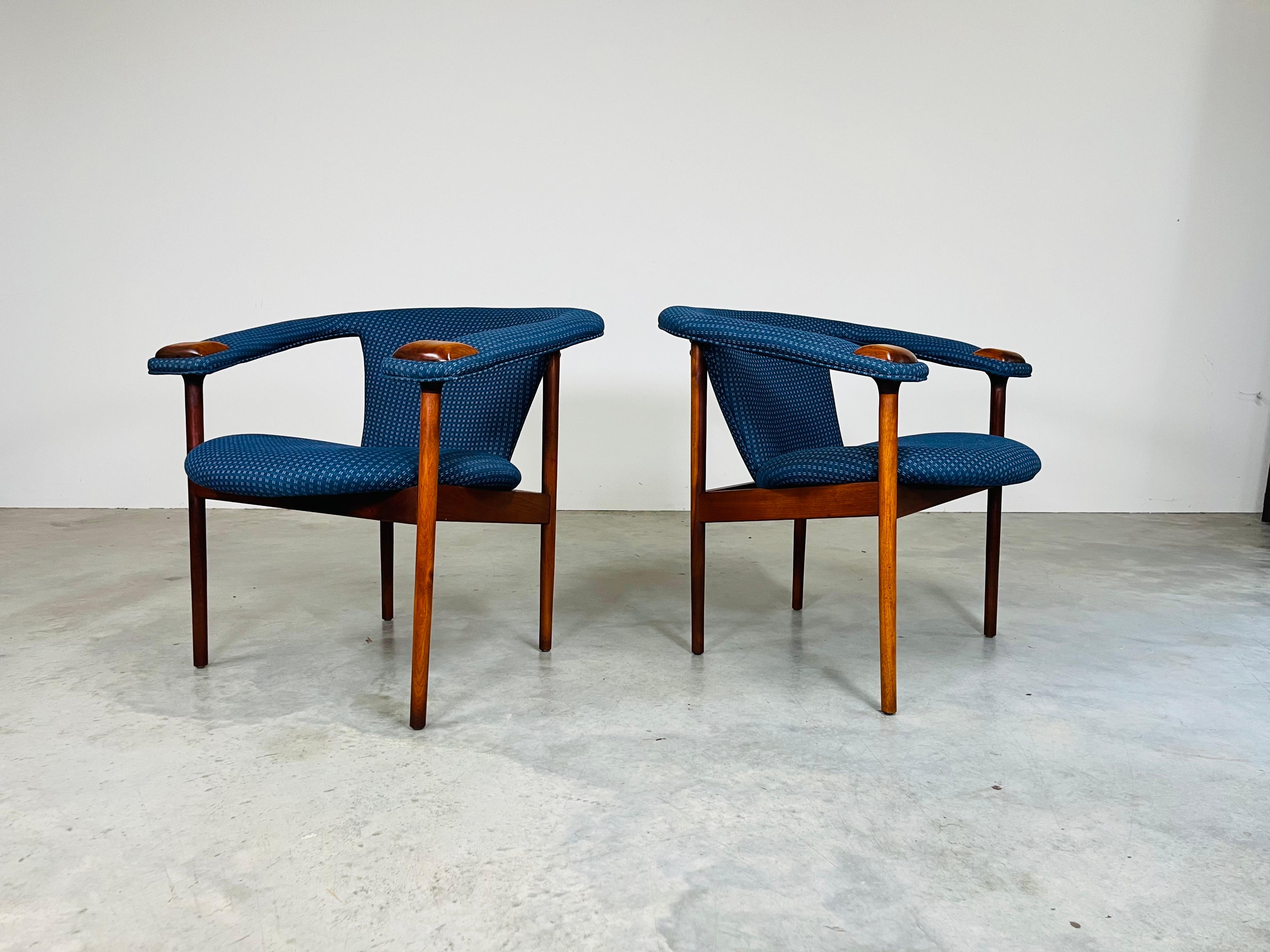 XX secolo Poltrone di metà secolo Adrian Pearsall in noce blu 1960s in vendita