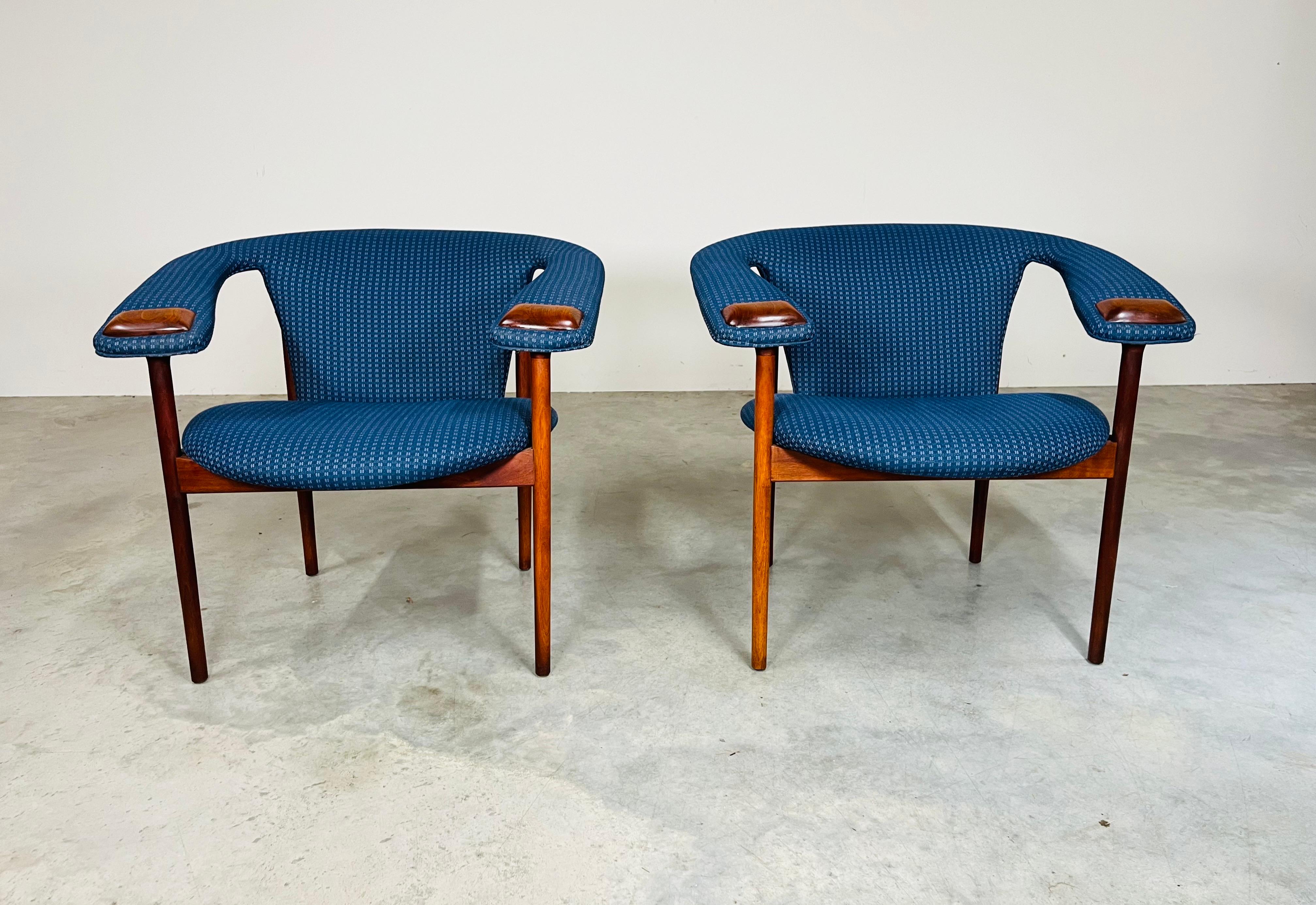 Cotone Poltrone di metà secolo Adrian Pearsall in noce blu 1960s in vendita