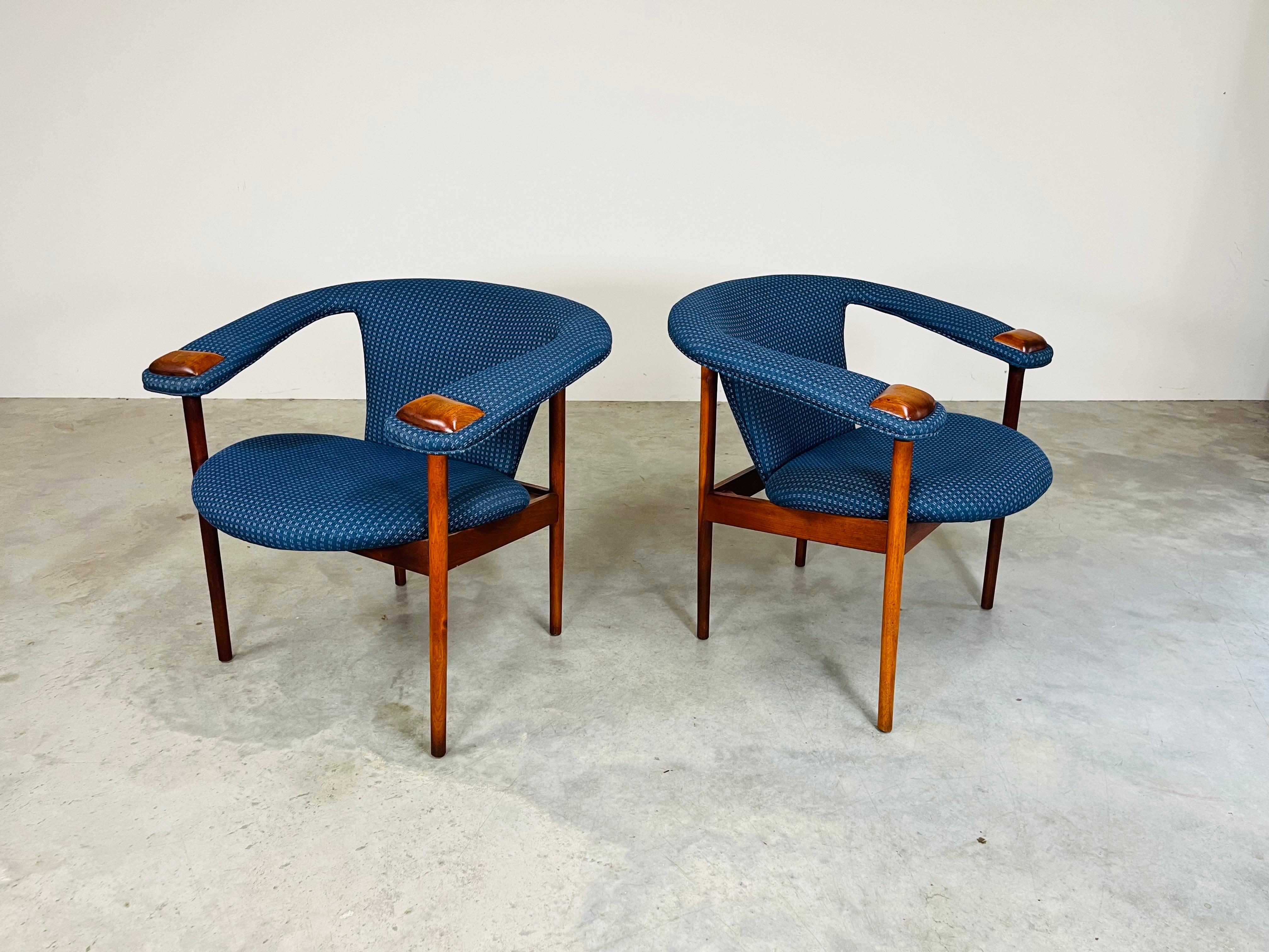 Poltrone di metà secolo Adrian Pearsall in noce blu 1960s in vendita 1
