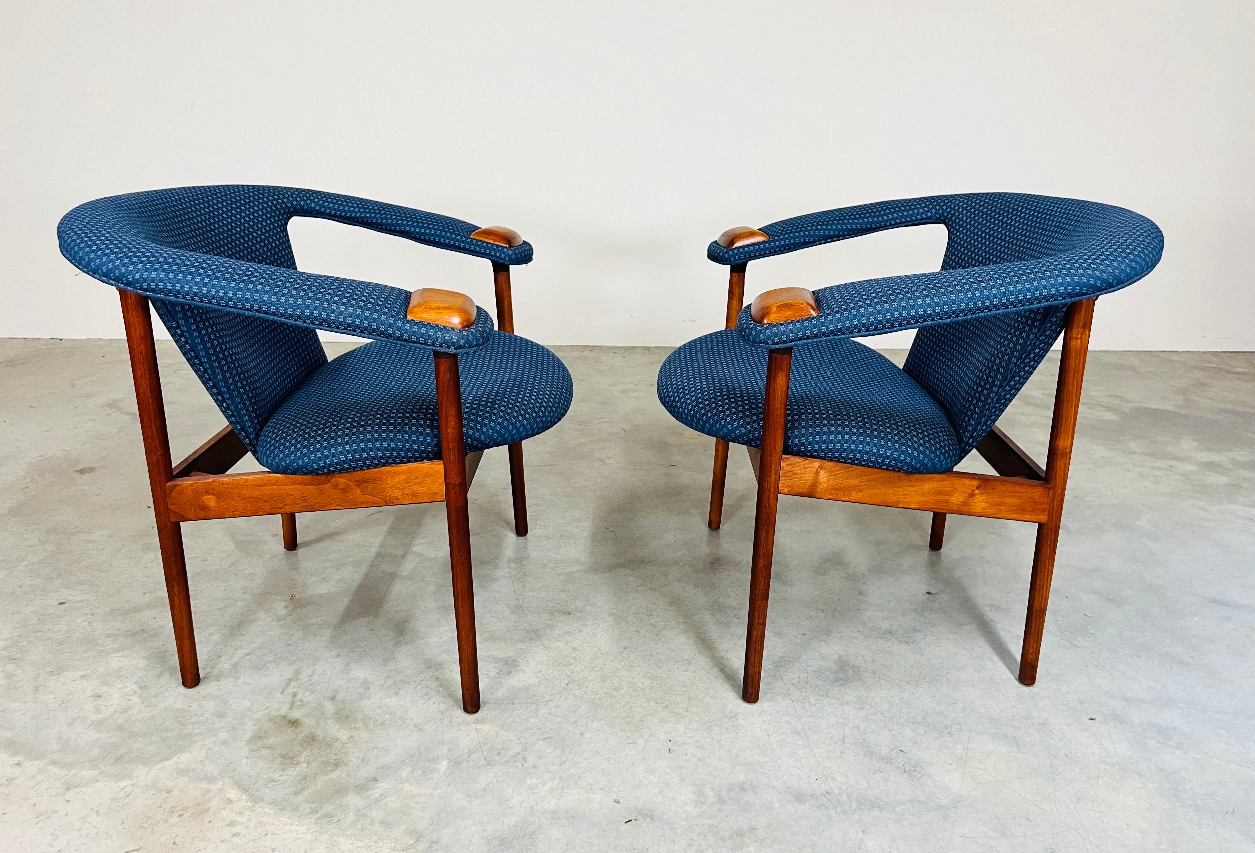 Poltrone di metà secolo Adrian Pearsall in noce blu 1960s in vendita 2