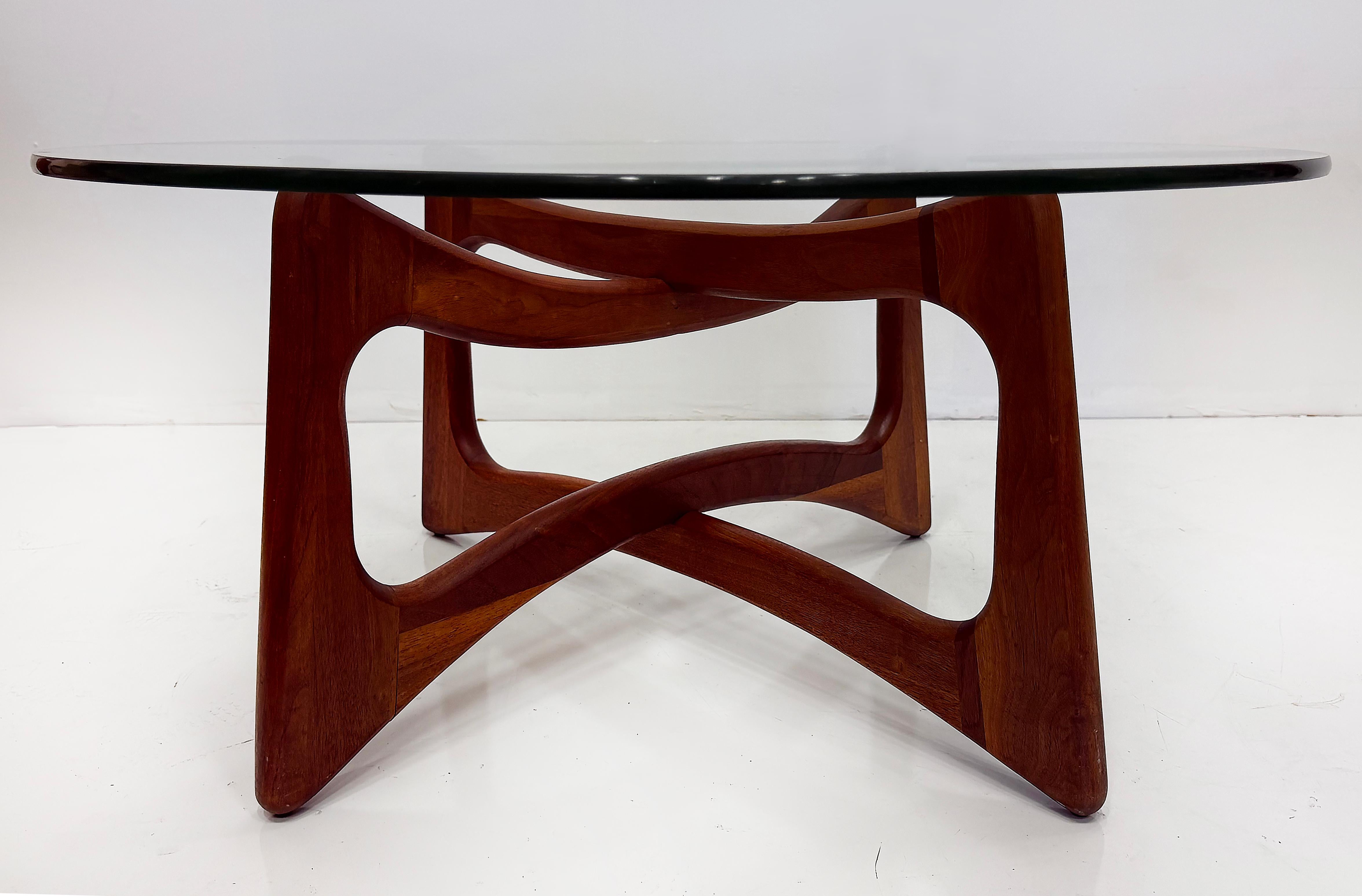 Mid-century Adrian Pearsall Crafts Associates Coffee Table In Walnut


Offered for sale is a round Mid-Century Adrian Pearsall Dog Bone coffee table for Craft Associates in walnut with a retro Modern Atomic style.
Adrian Pearsall (1925-2011) was an