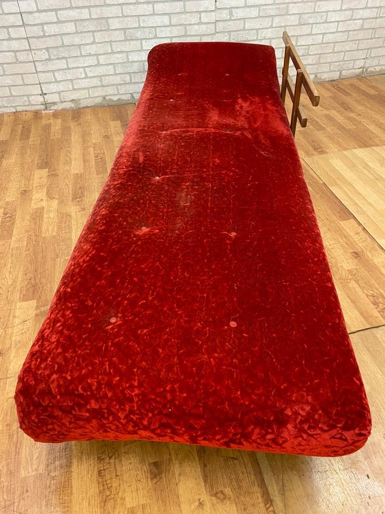 Ensemble de canapés sectionnels Adrian Pearsall en velours rouge concassé du milieu du siècle - Ensemble de 2 pièces en vente 7