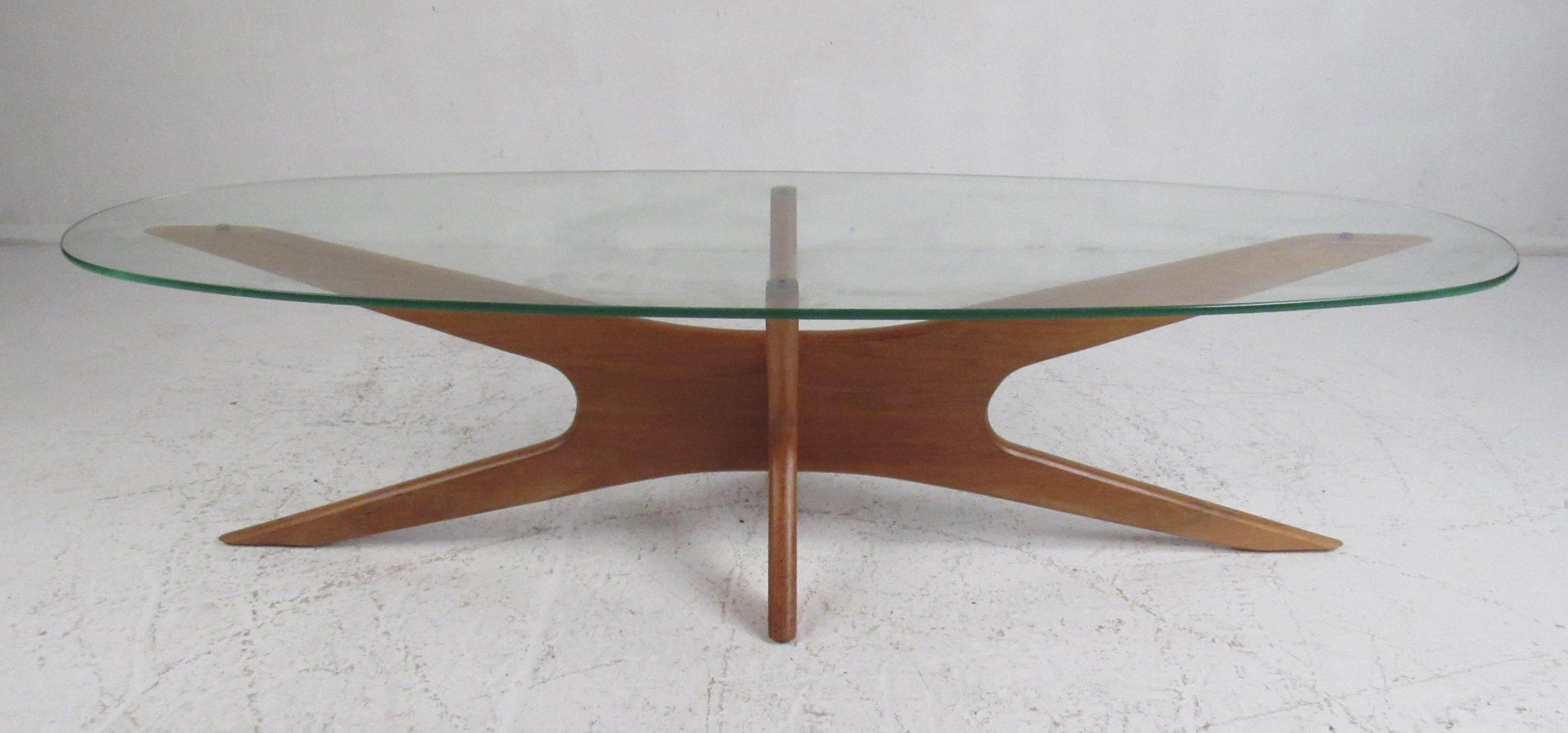 This beautiful vintage modern cocktail table features the iconic walnut 