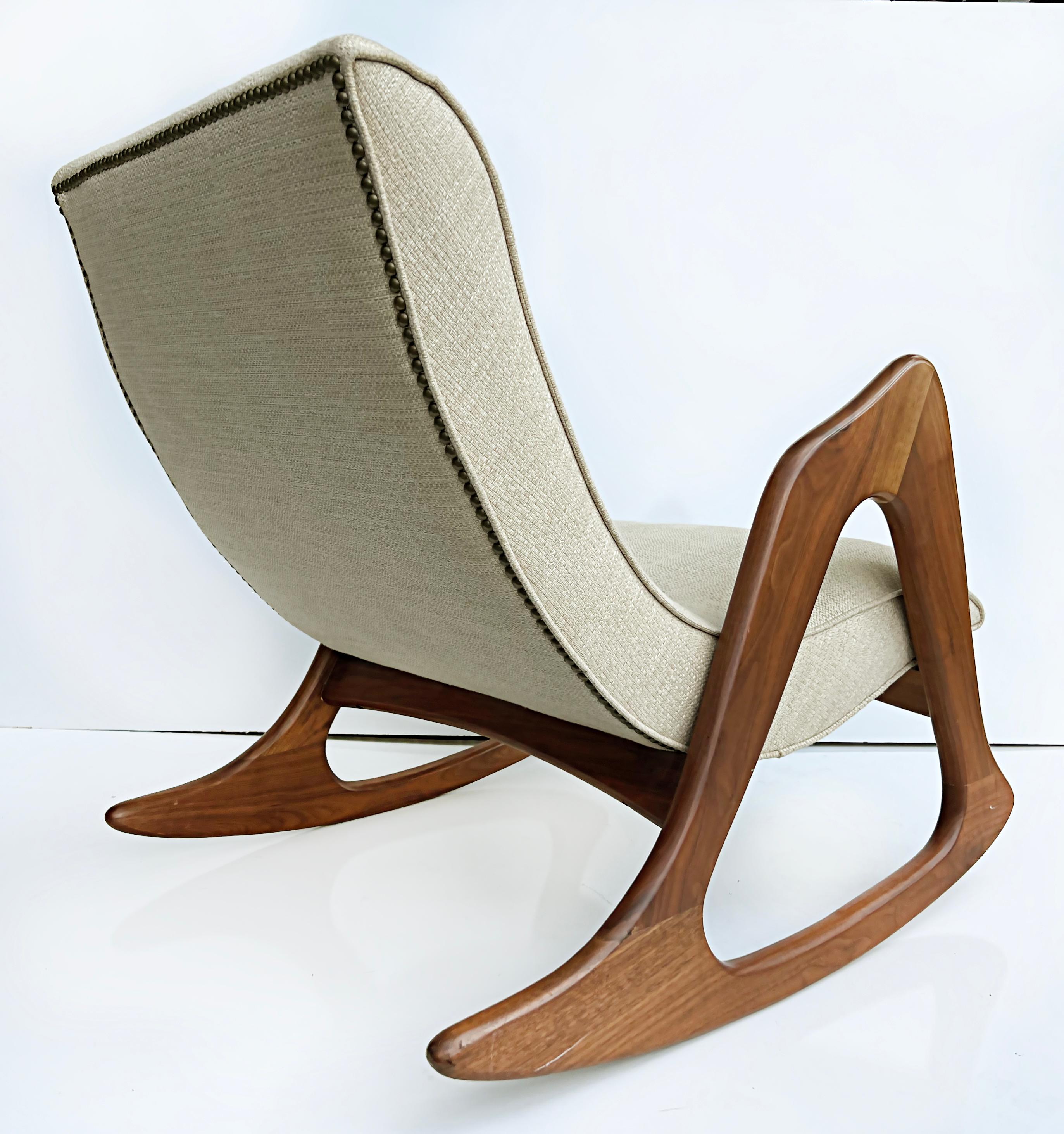 Midcentury Adrian Pearsall Walnut Rocking Chair, Craft Associates In Good Condition In Miami, FL