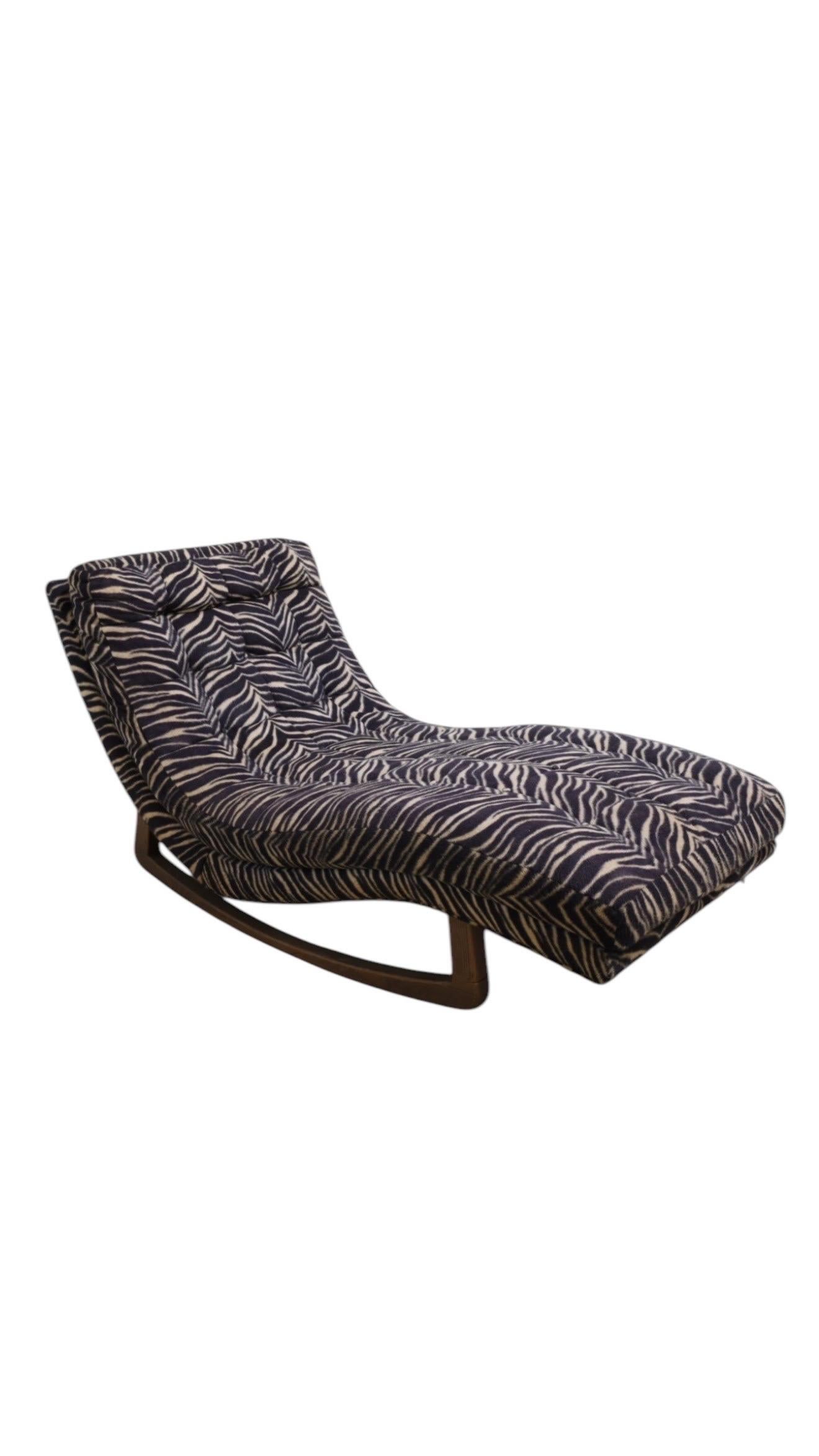 Mid-Century Adrian Pearsall Wave Rocking Lounge Chair In Good Condition For Sale In Brooklyn, NY