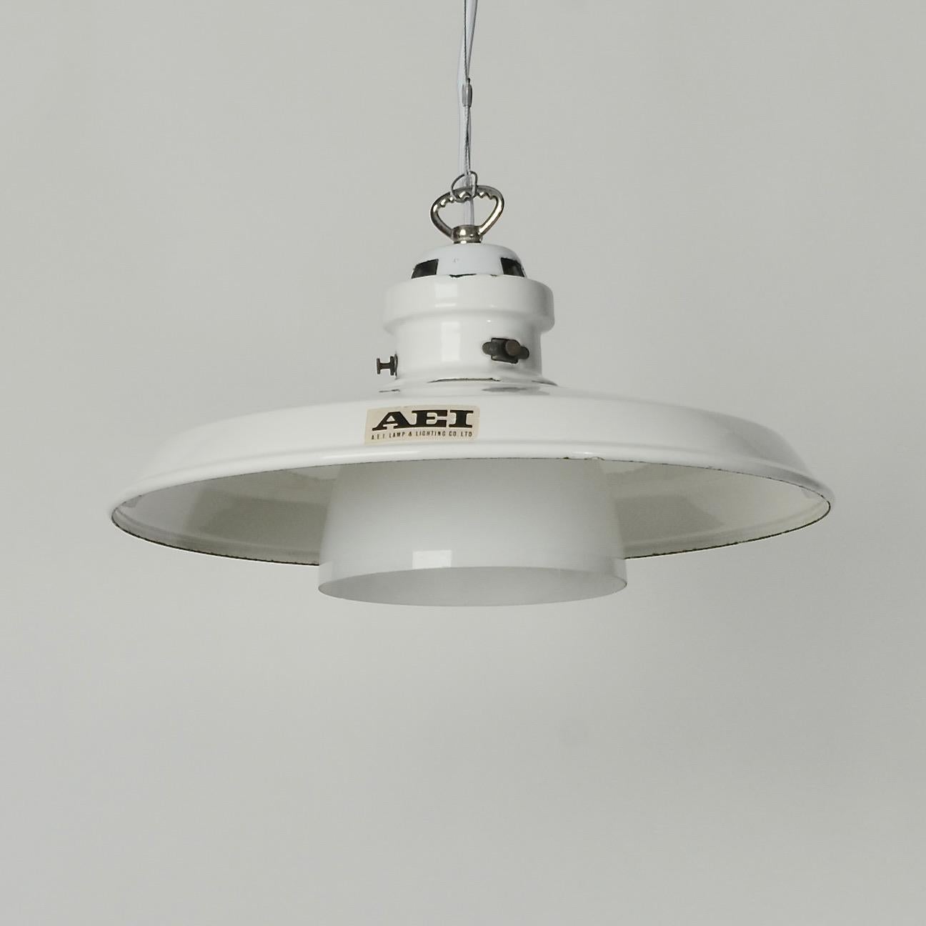 Vintage AEI Pendant Light In Excellent Condition For Sale In Str‌oud, GB