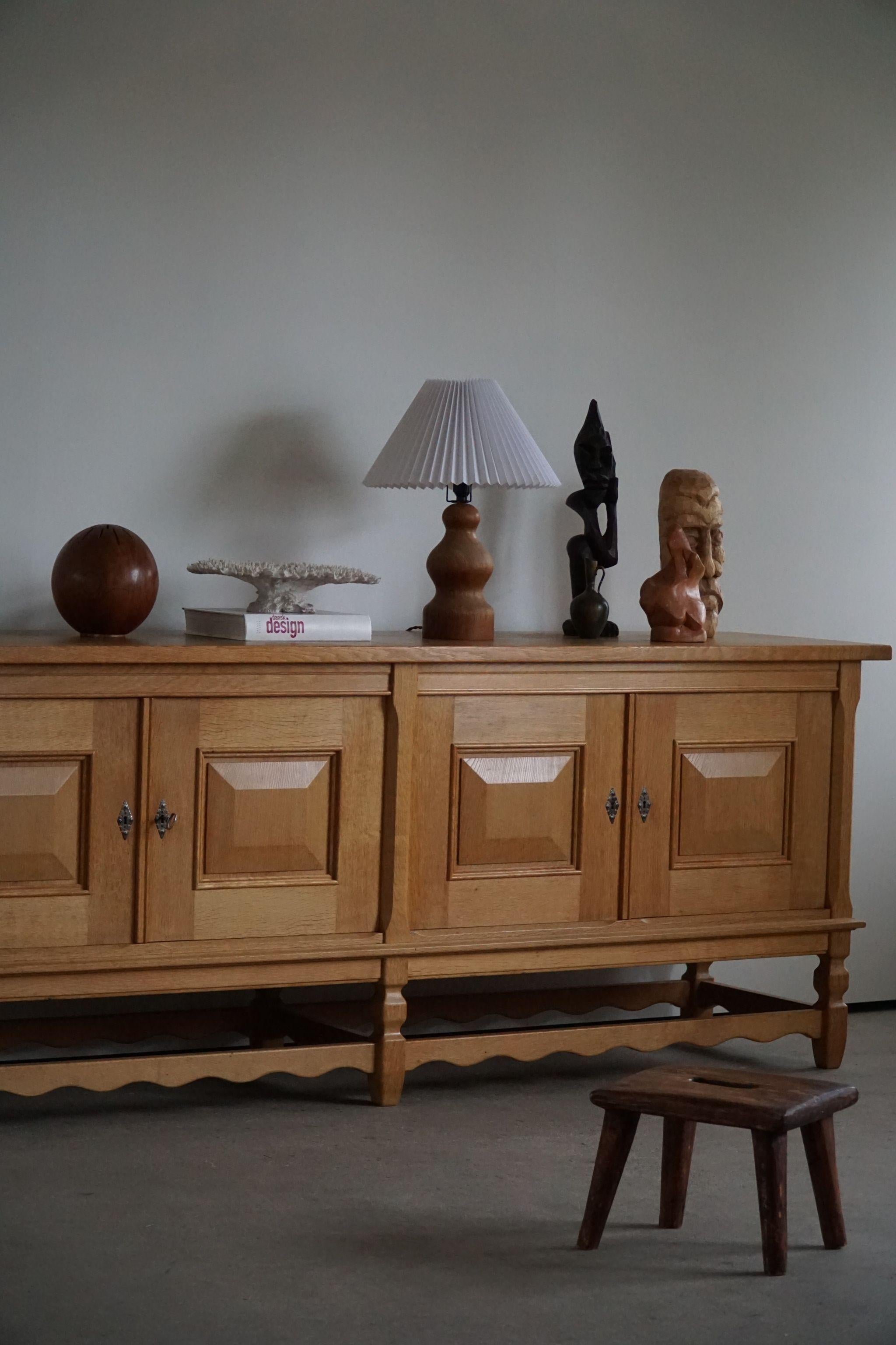 Mid Century African Decorative Hardwood Figure, Made in 1960s In Good Condition In Odense, DK