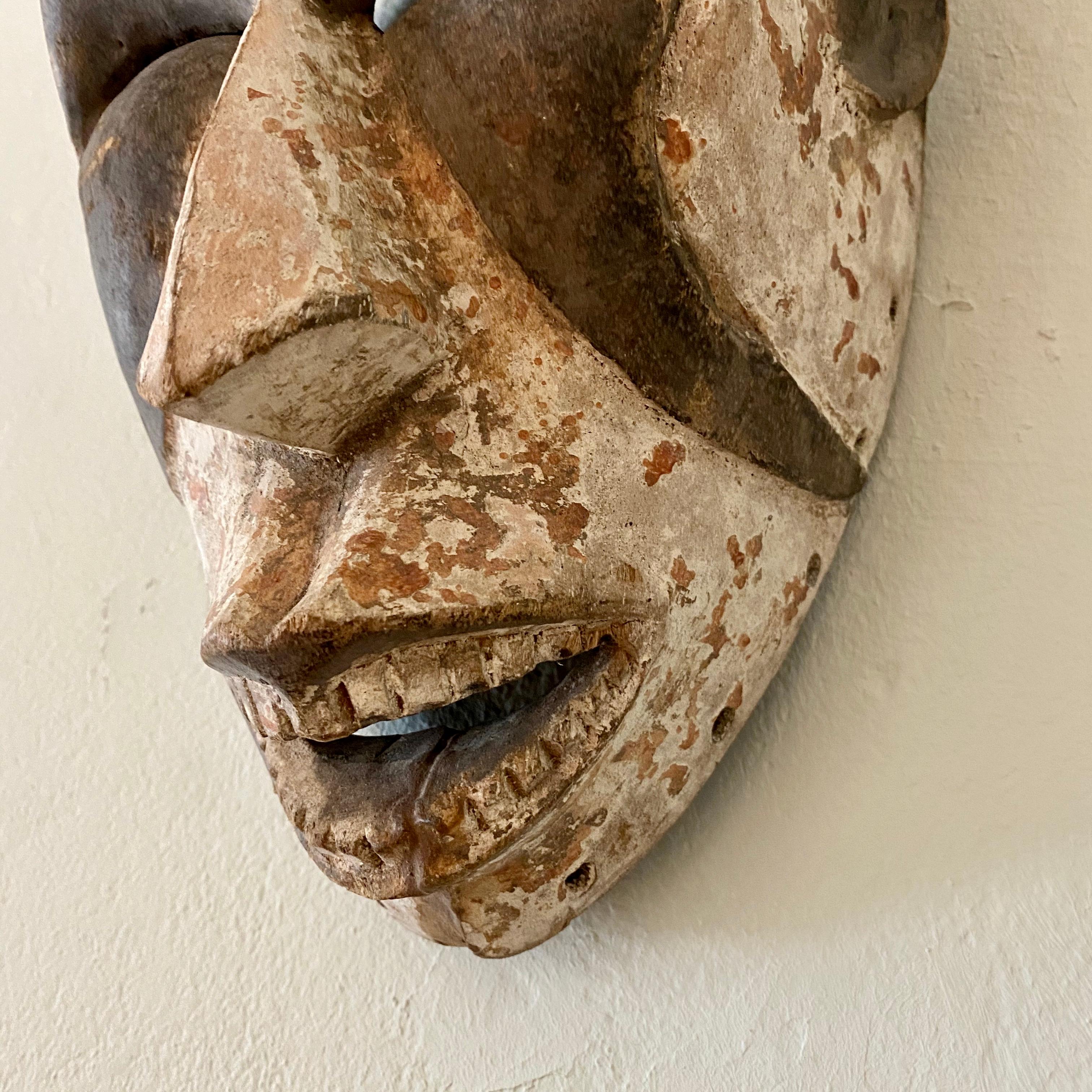 Midcentury African Kpelie Mask Senufo Tribe Ivory Cost with a Calao Bird, 1950 In Good Condition In Berlin, DE