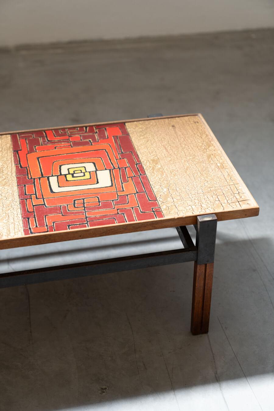 Afrormosia Couchtisch aus der Jahrhundertmitte: Ein italienisches Design-Meisterwerk aus den 1950er Jahren (Italian) im Angebot