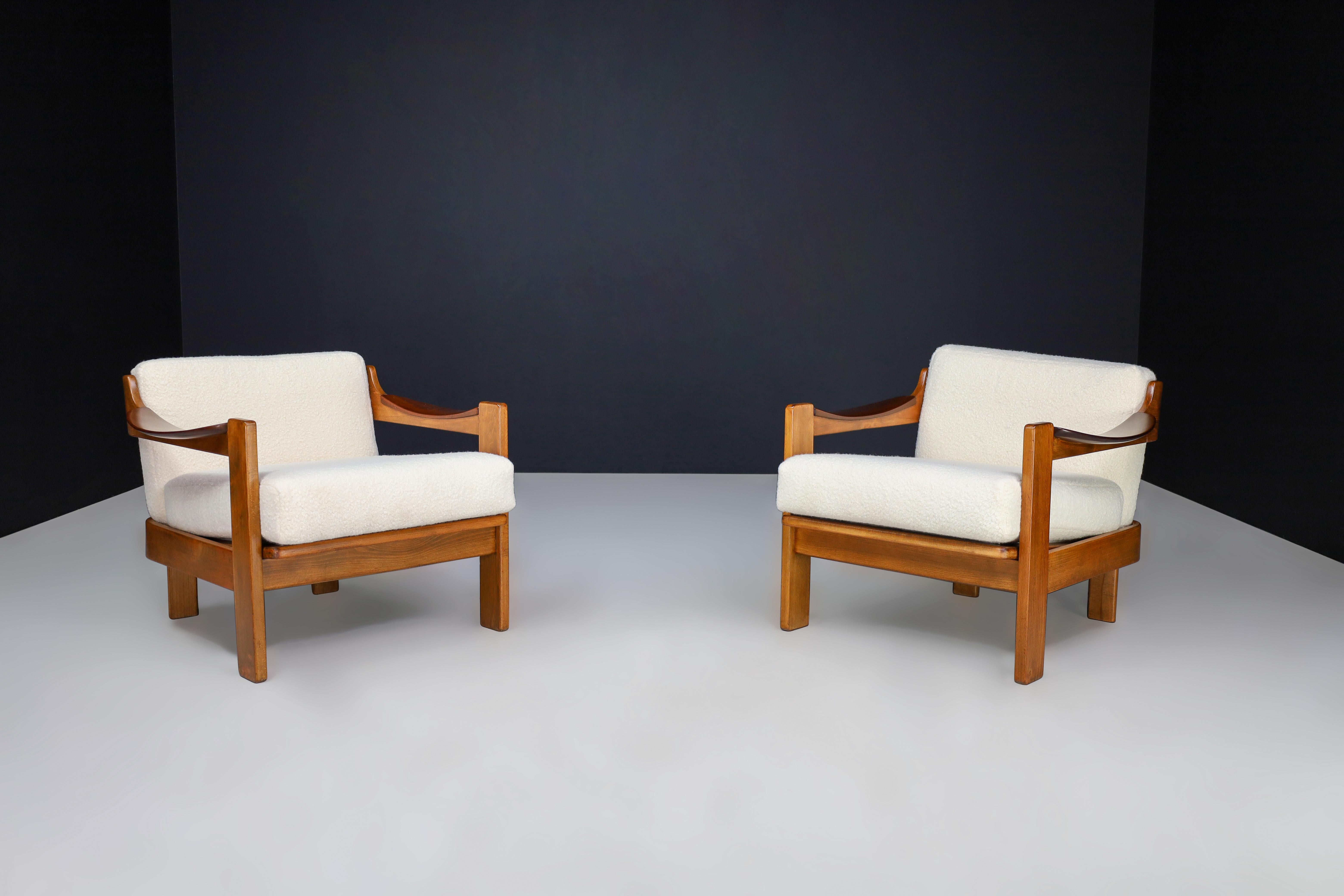 A.G Barcelona Walnut Armchairs with Bouclé Fabric, Spain 1960s 

Mid-century walnut armchairs or lounge chairs designed and manufactured by A.G Barcelona in Spain during the 1960s are now available. These chairs have been professionally
