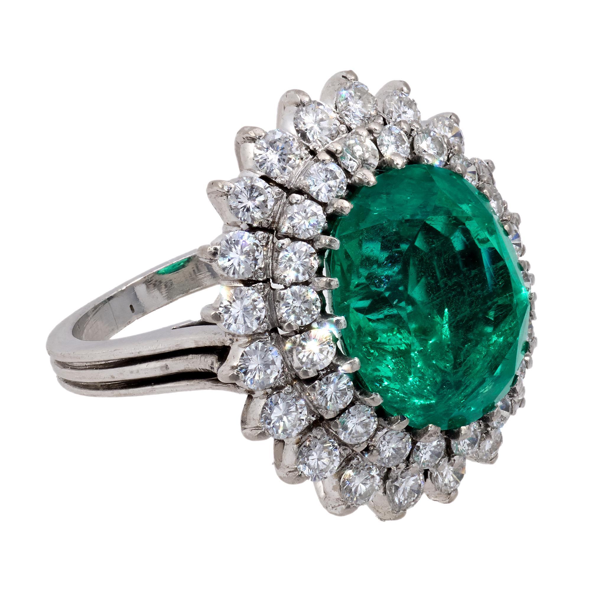 Mid Century AGL 6 Karat Smaragd-Diamant-Cocktailring aus 18k Weißgold (Zeitgenössisch) im Angebot