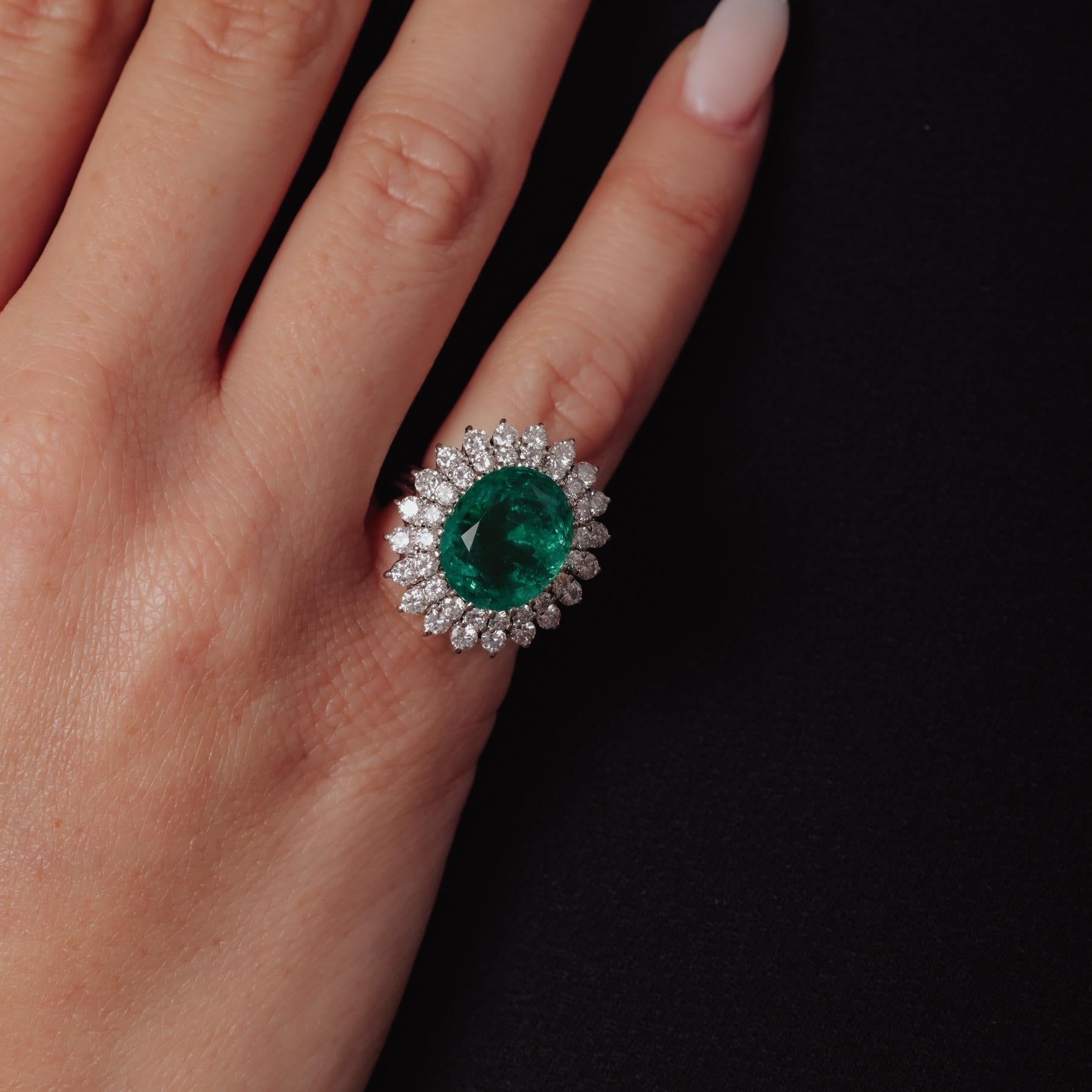 Mid Century AGL 6 Karat Smaragd-Diamant-Cocktailring aus 18k Weißgold Damen im Angebot