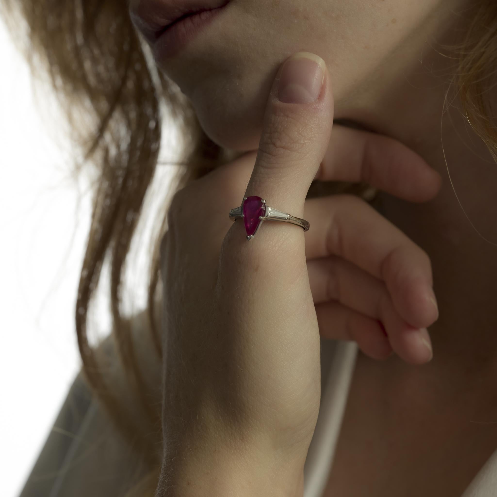 Mitte des Jahrhunderts AGL Burma keine Hitze Rubin Diamant Platin Verlobungsring Damen im Angebot