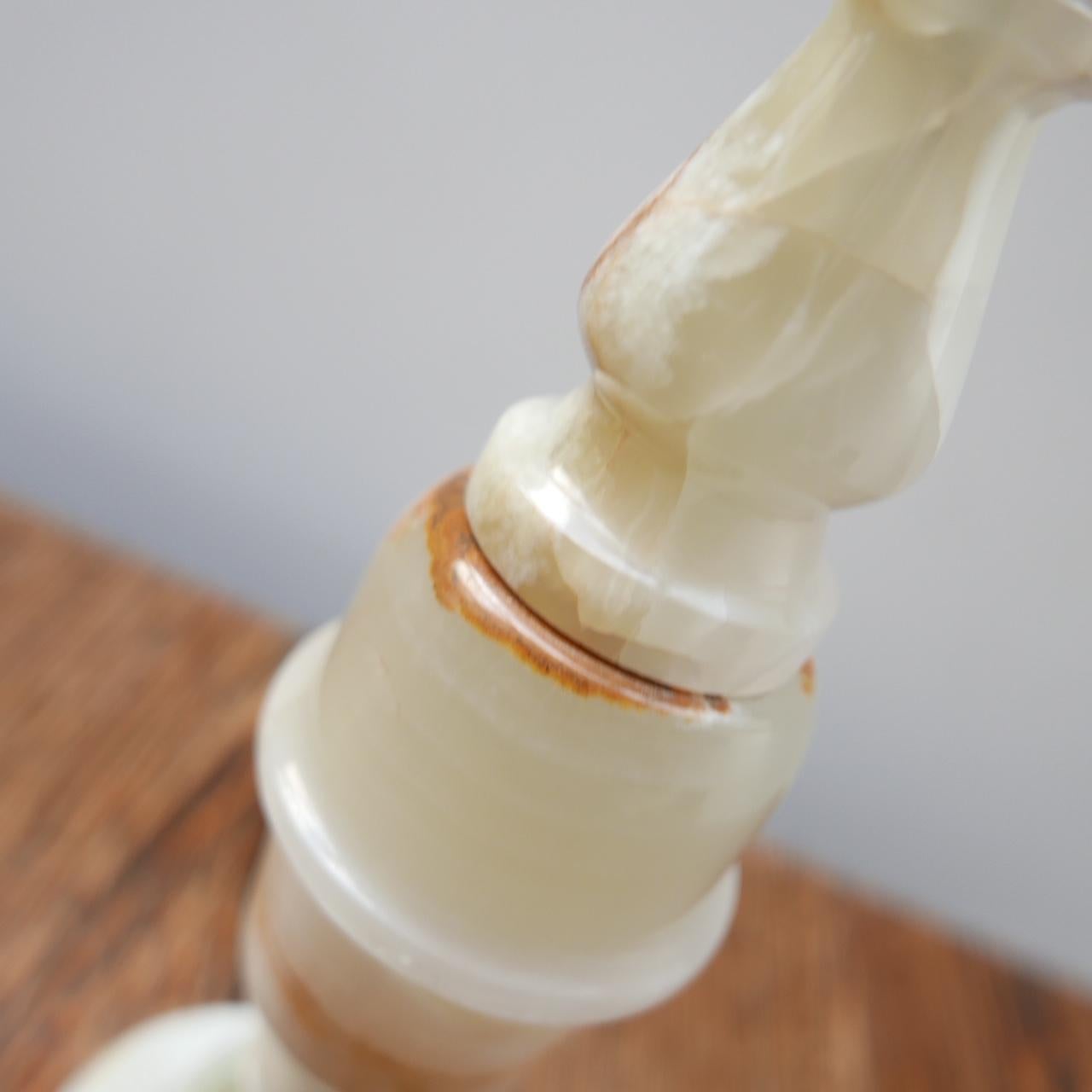 Englische Mid-Century-Tischlampe aus Alabaster oder Onyx (Ende des 20. Jahrhunderts) im Angebot