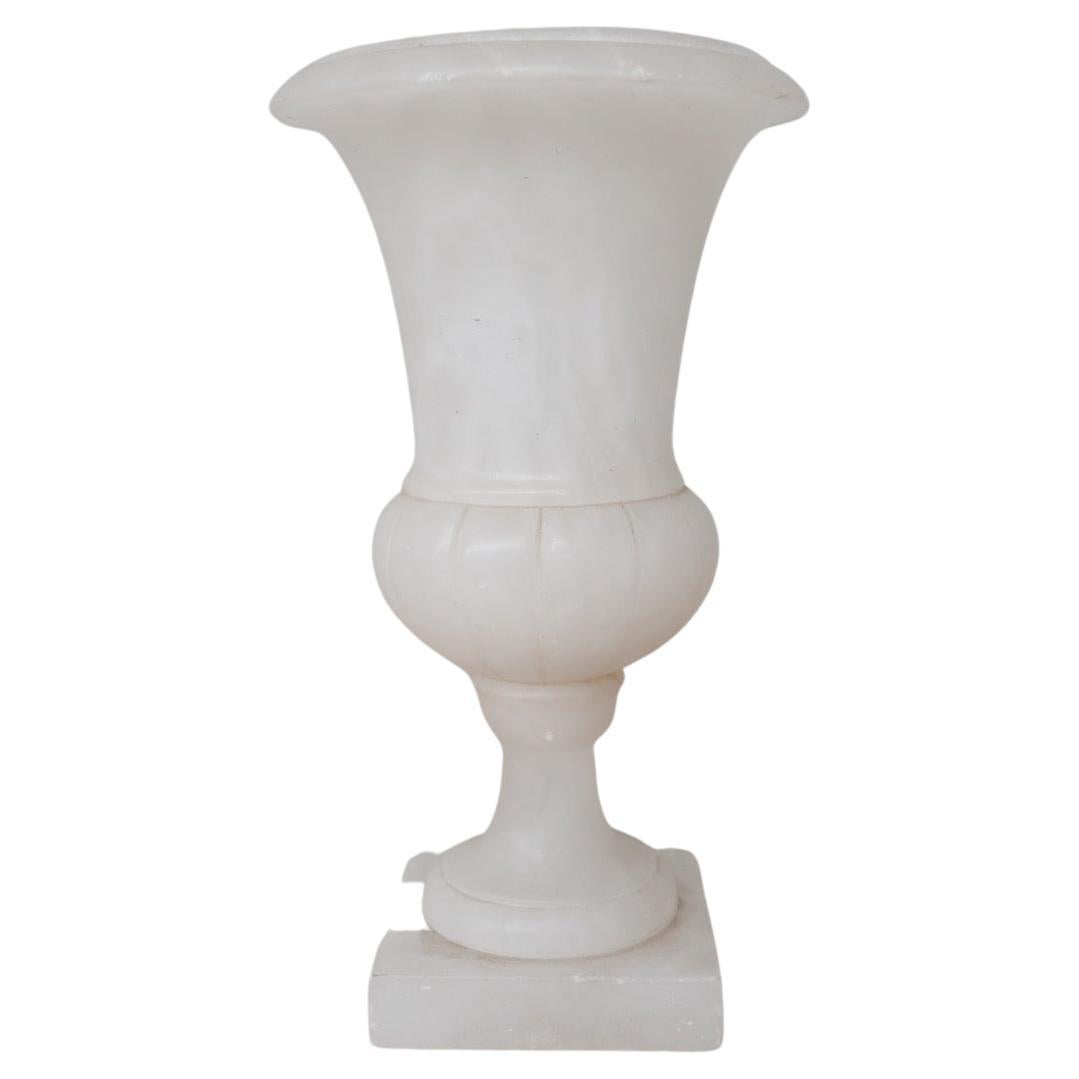 Vase en albâtre du milieu du siècle dernier sur 1stDibs | vase en albâtre  prix, vase albâtre ancien