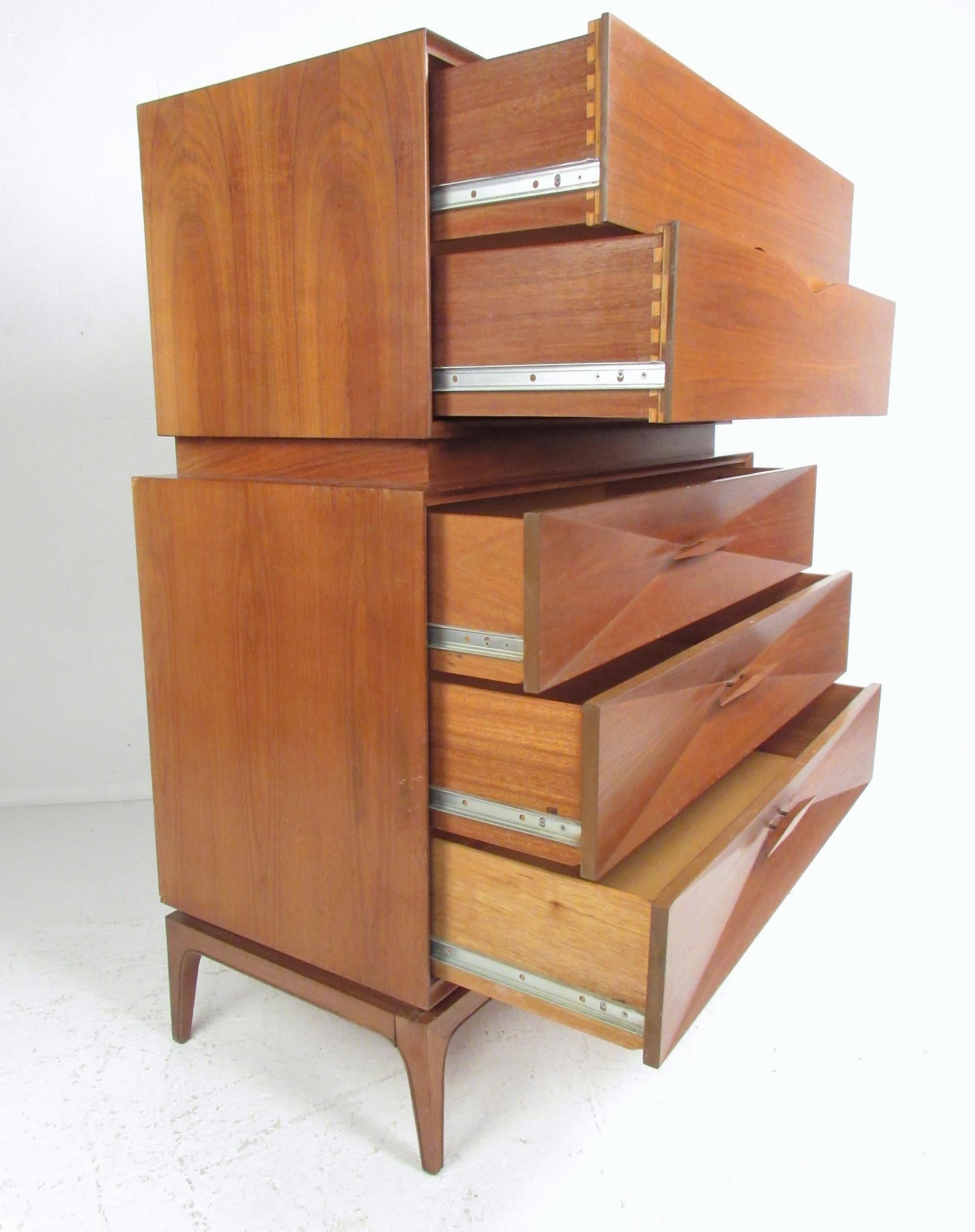 Americano Comò Highboy in stile Albert Parvin di metà secolo in vendita