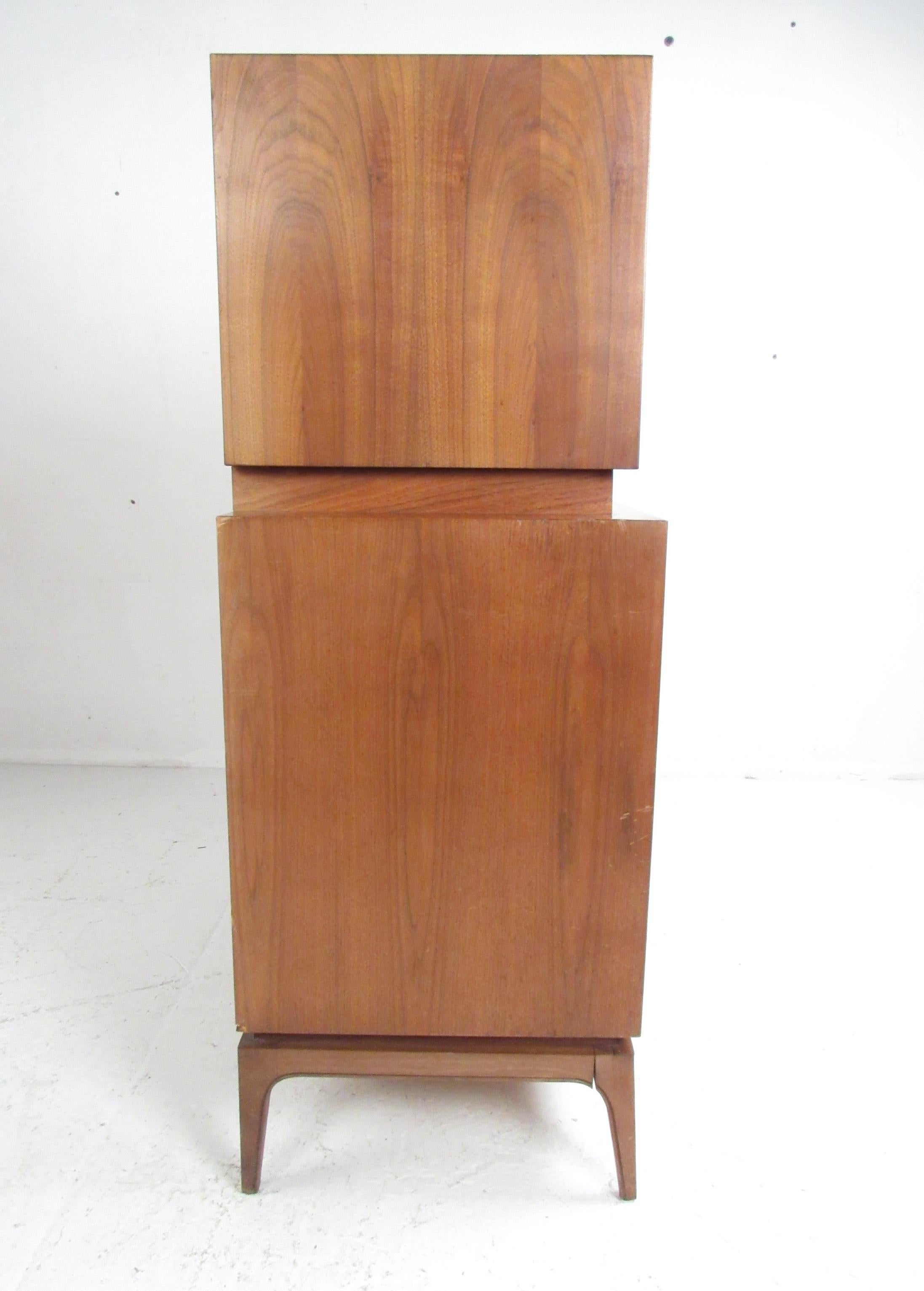 XX secolo Comò Highboy in stile Albert Parvin di metà secolo in vendita