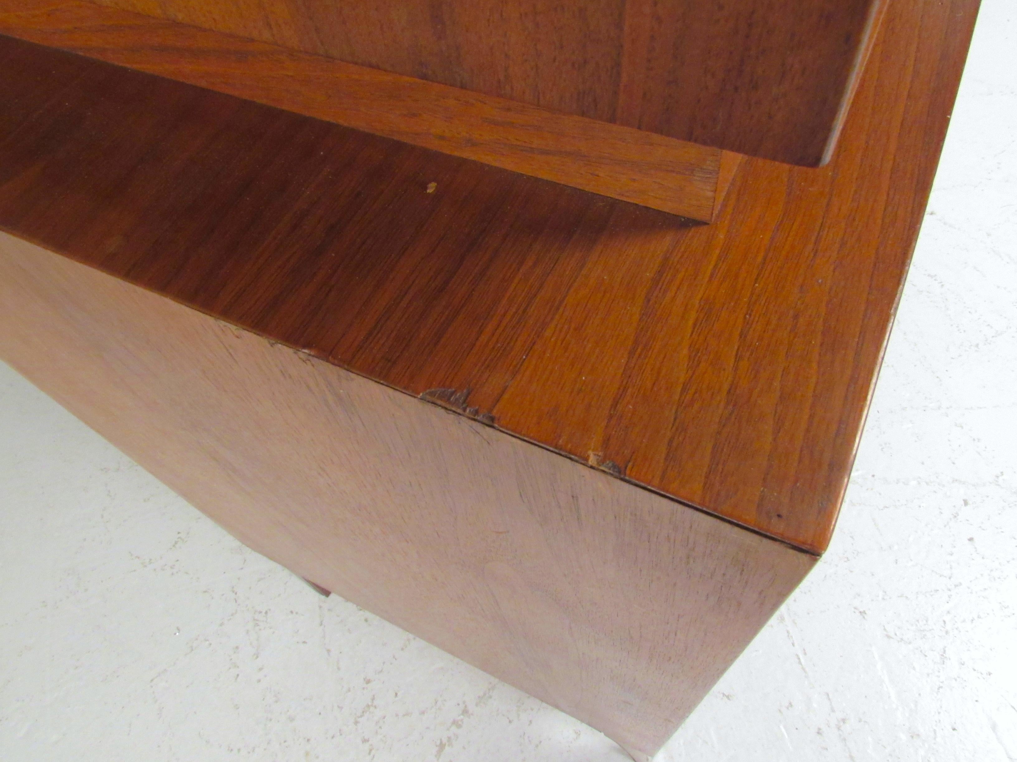 Comò Highboy in stile Albert Parvin di metà secolo in vendita 1