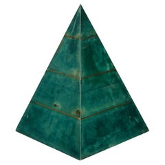 Mitte des Jahrhunderts Aldo Tura design Farbiges Ziegenleder Pyramide Skulptur