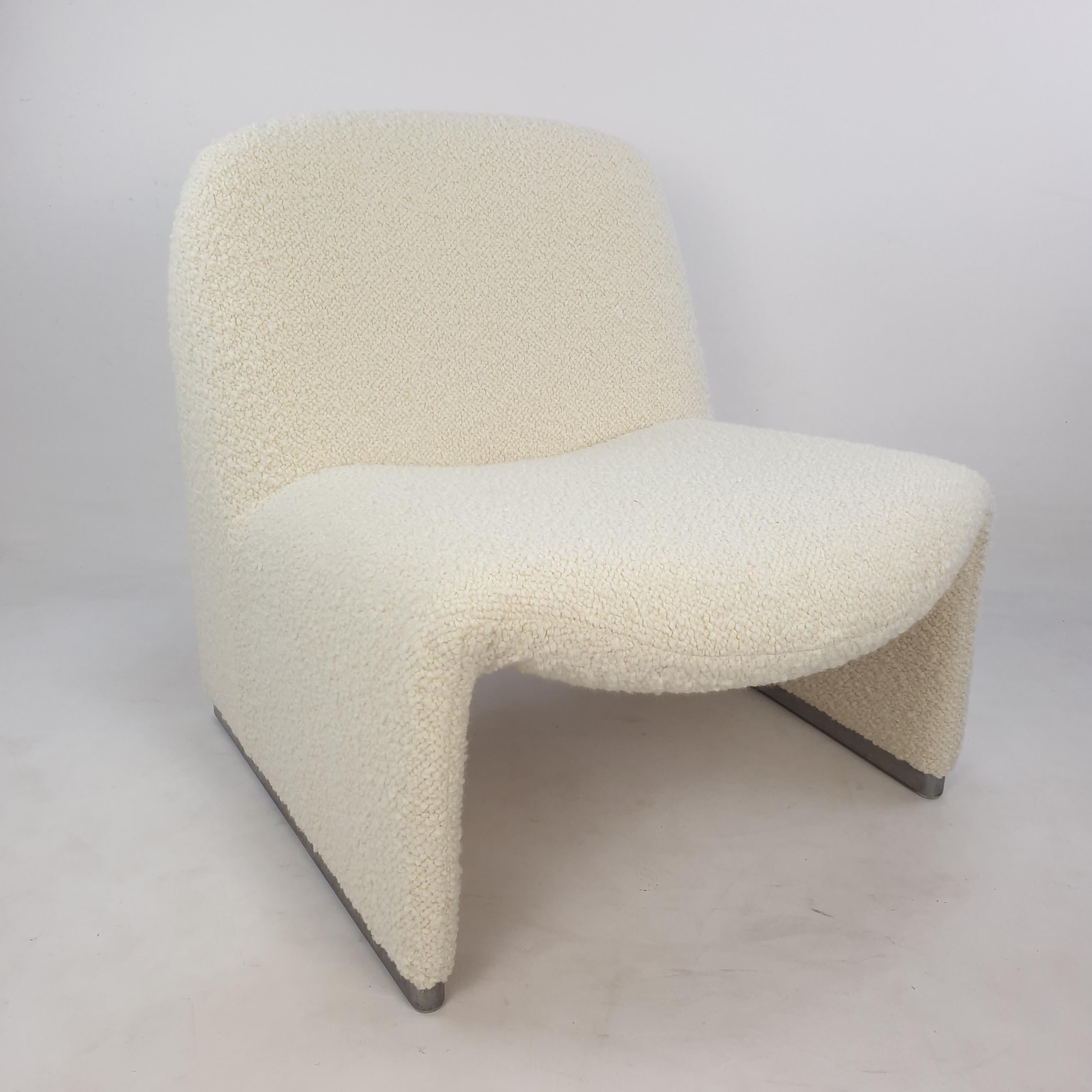 Lovely and comfortable Alky chair. Designed by Giancarlo Piretti in 1969, produced by Artifort. Just restored with very soft and cosy bouclé fabric. The chairs are in perfect condition. These particular chairs are use in a Dutch TV studio (NCRV),