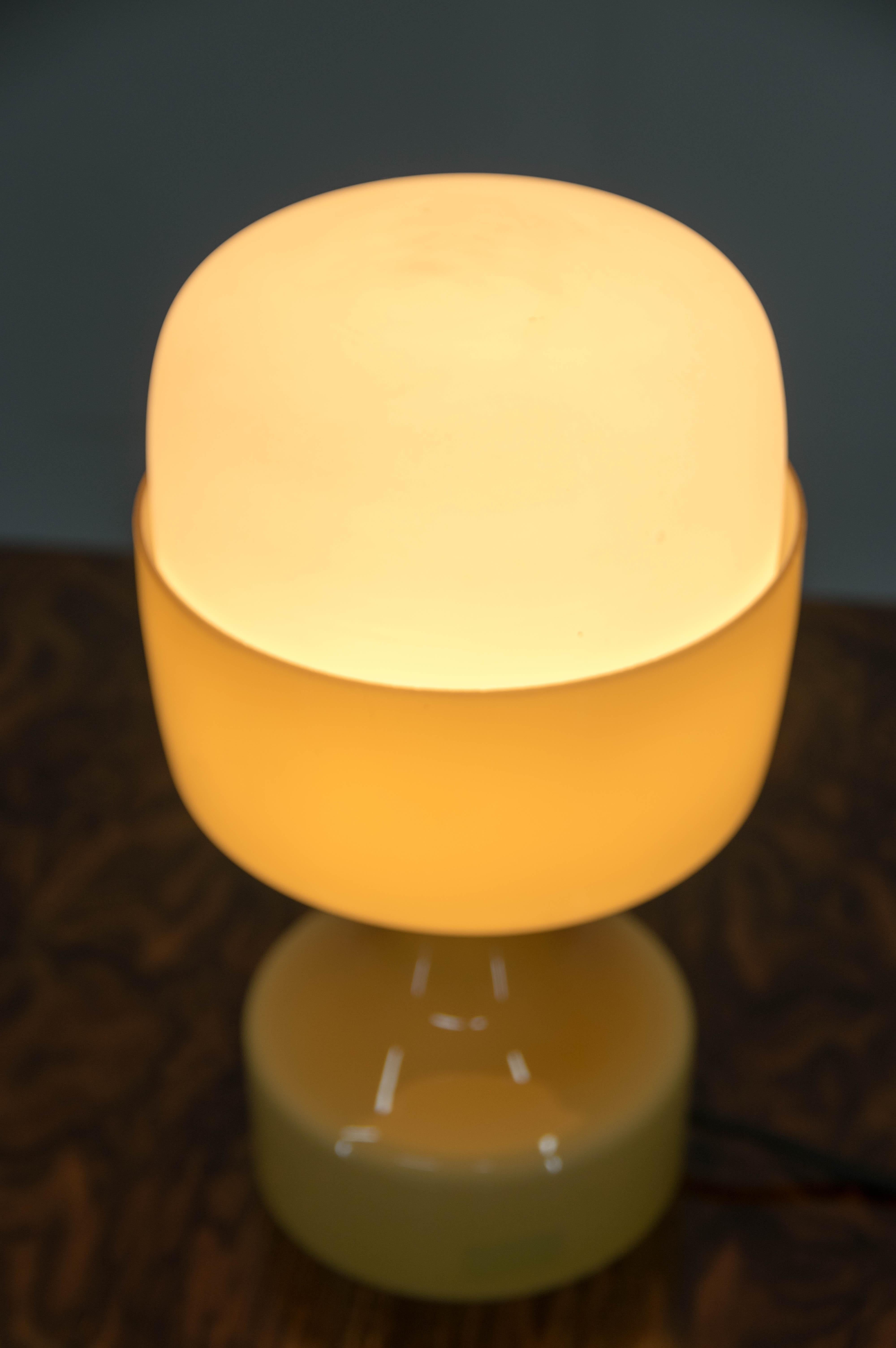 Lámpara de sobremesa de cristal de mediados de siglo de Karel Volf, años 70 en Bueno estado para la venta en Praha, CZ