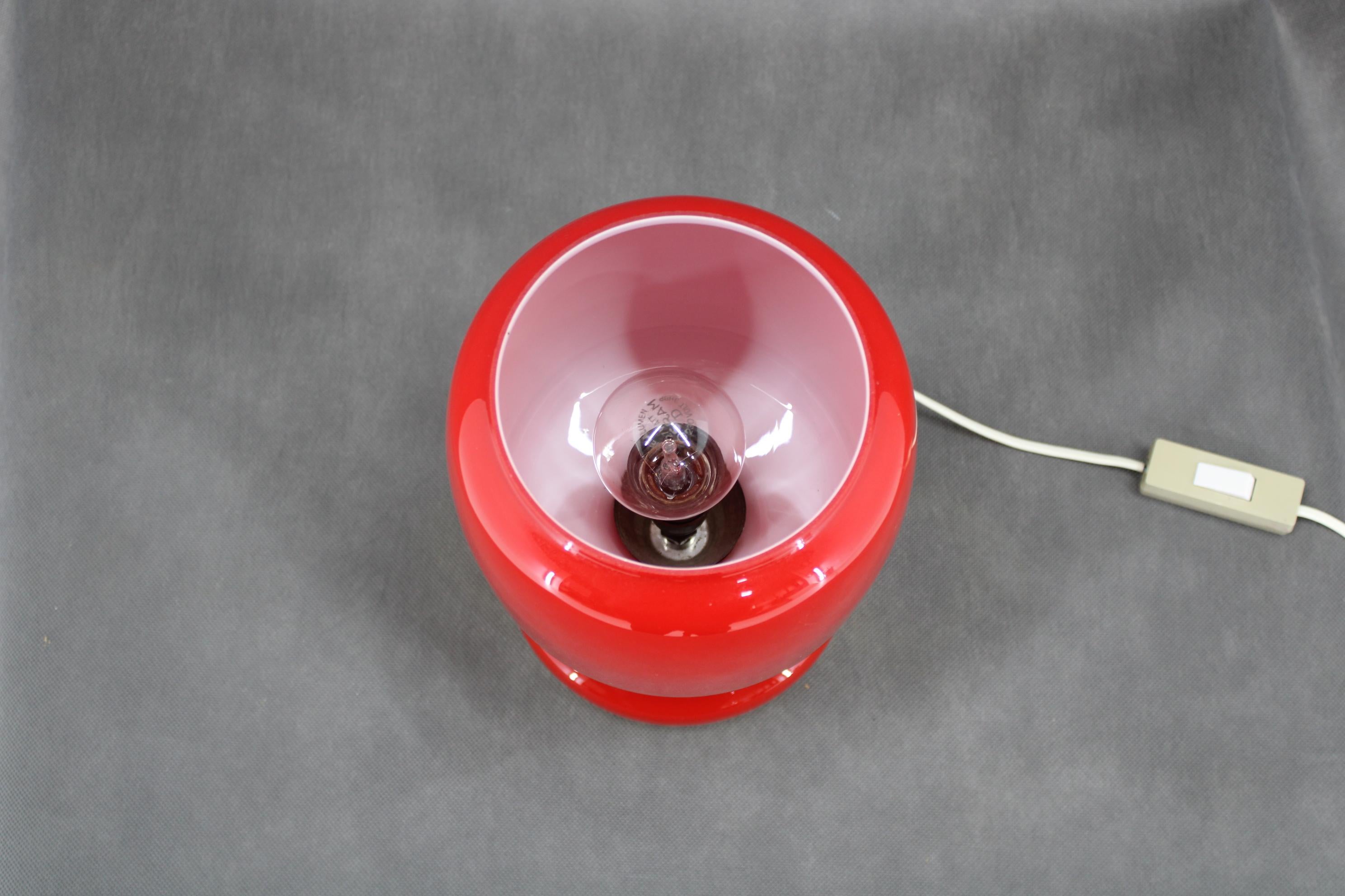 Mid-century All Glass Table Lamp, Designed by S. Tabera, 1970's, Czechoslovakia For Sale 1