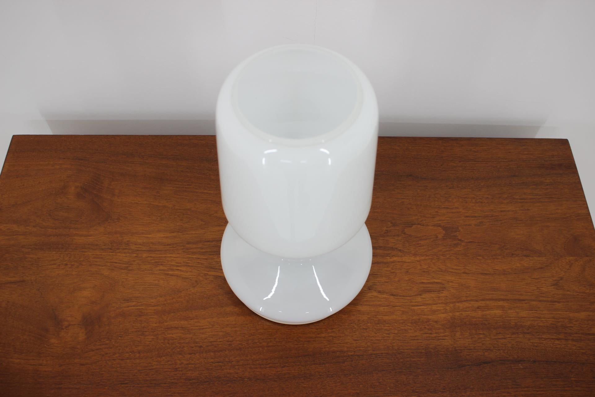 Lámpara de sobremesa todo cristal de mediados de siglo, Stefan Tabery, Años 60 Checo en venta