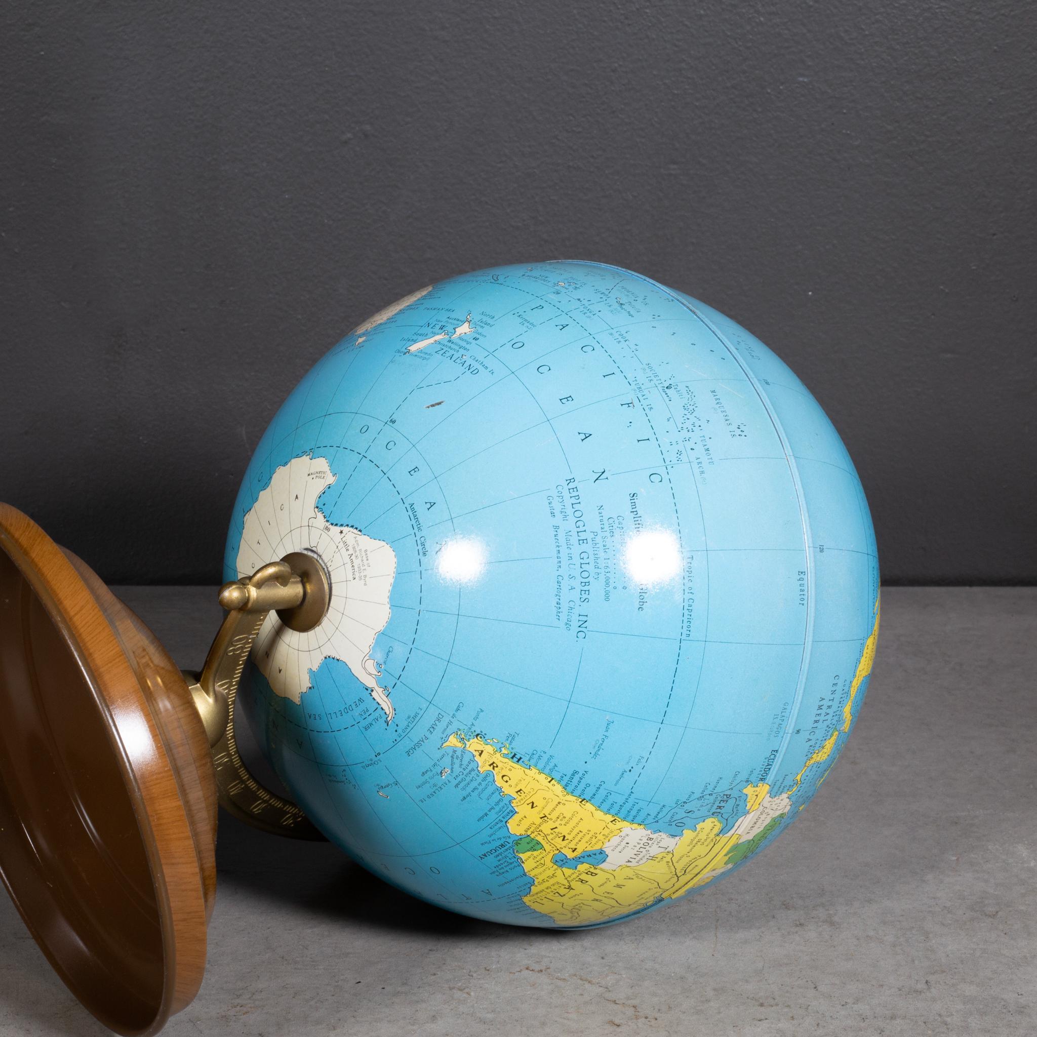 Metallo Globo Replogle Globes di metà secolo in metallo, C.1960-1966 in vendita