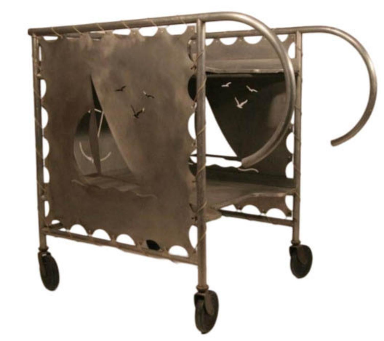 Mid-Century Modern Chariot de bar en aluminium du milieu du siècle avec découpes à thème nautique en vente