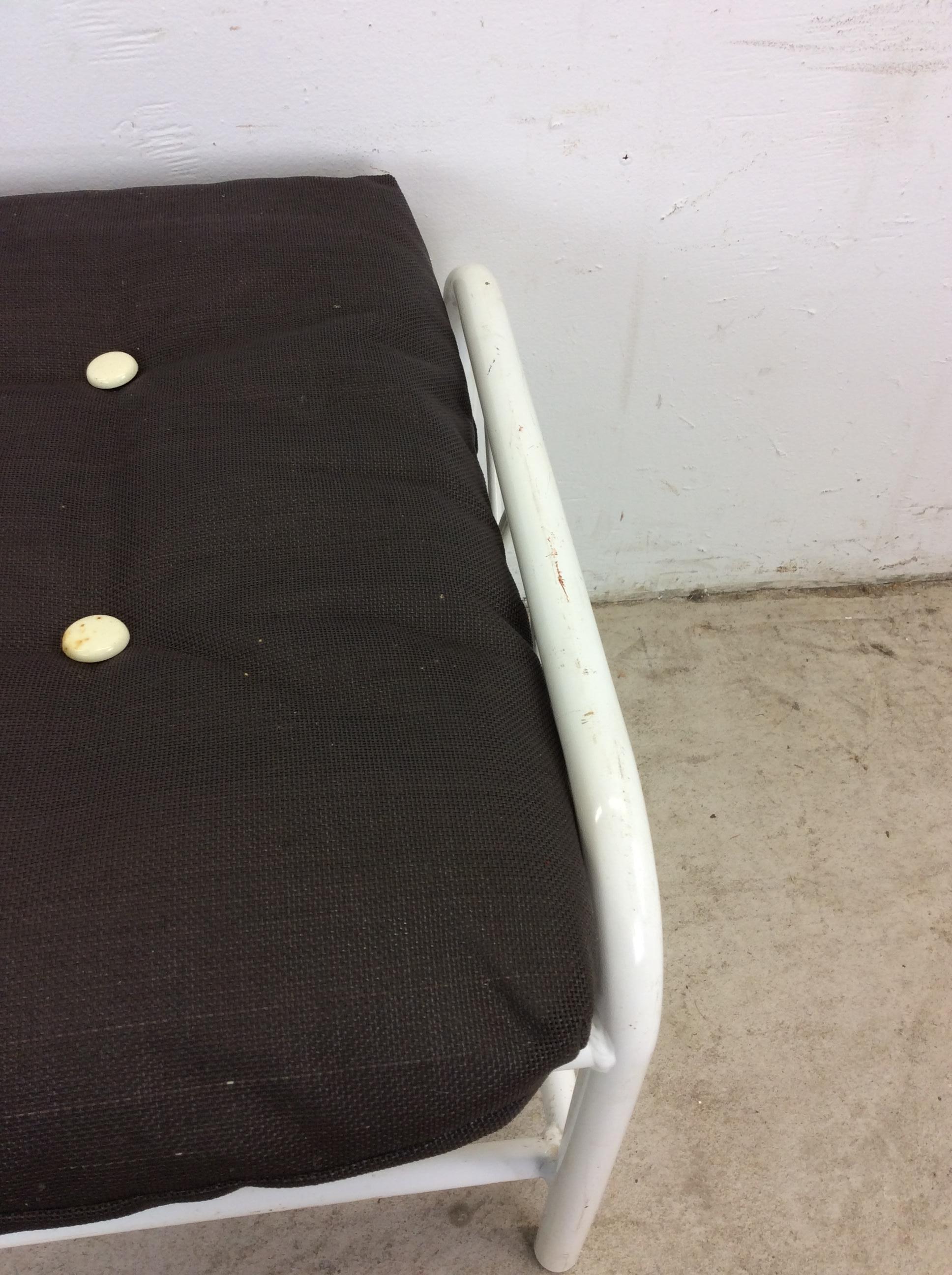 Pouf poggiapiedi da esterno in alluminio del Medio Secolo in vendita 2