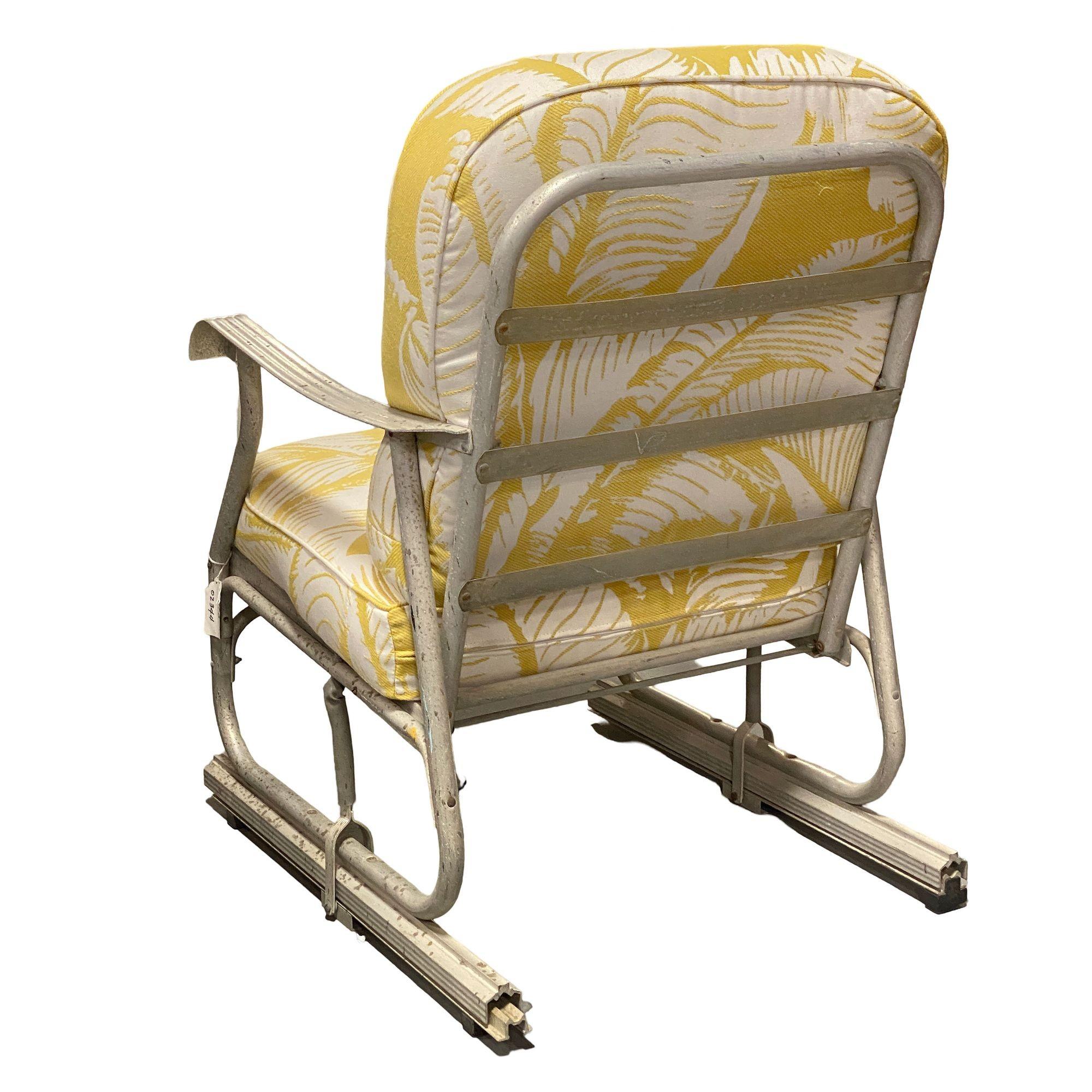 Silla de Aluminio de Mitad de Siglo para Patio/Exterior con Patas de Esquí mediados del siglo XX en venta