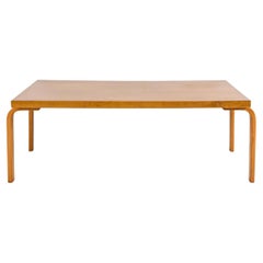 Mesa de centro o banco de madera curvada de abedul rubio de mediados de siglo Alvar Aalto Artek