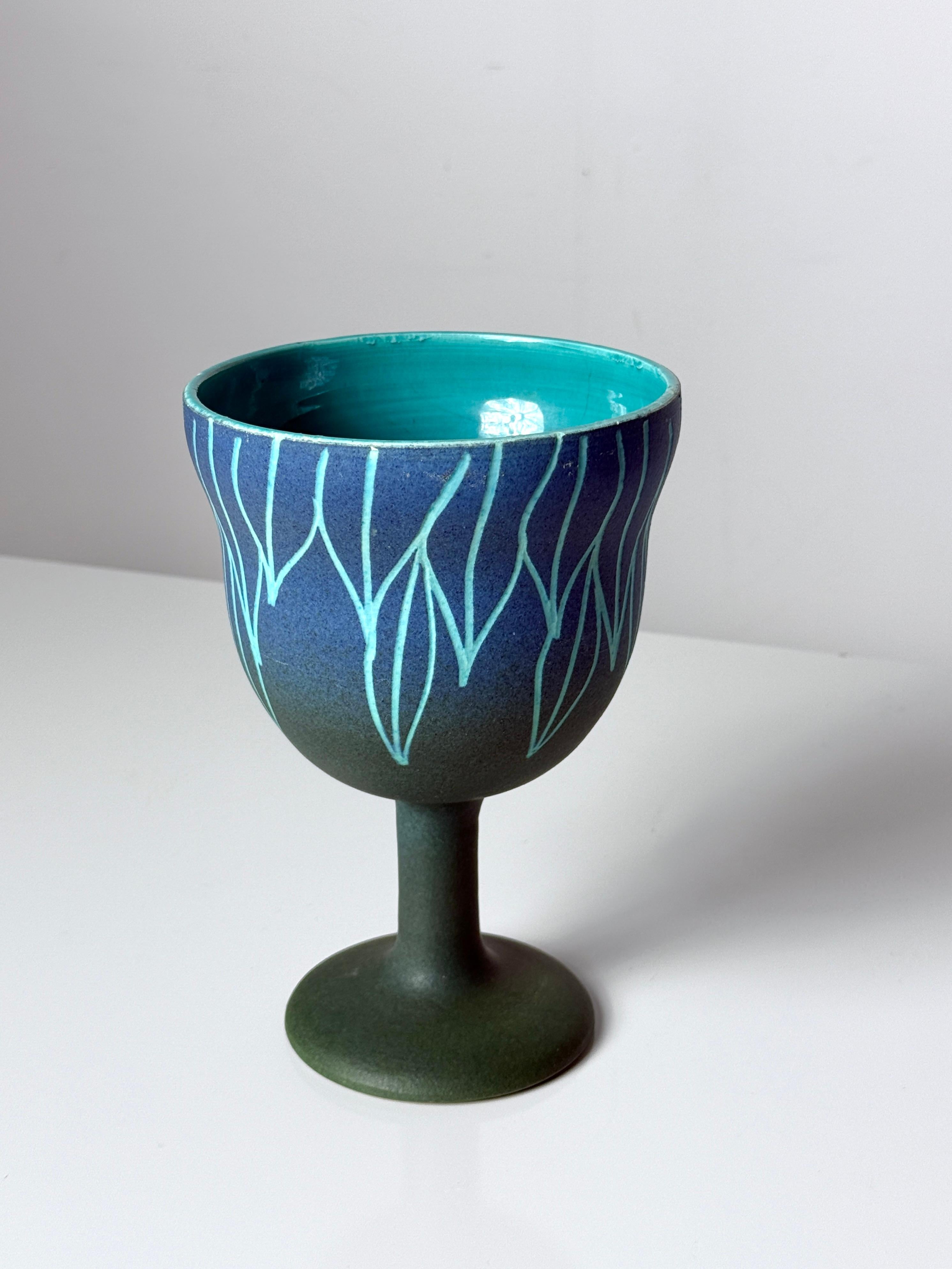 Vaso cáliz con pie de cerámica incisa de mediados de siglo Alvino Bagni para Raymor Italia Moderno de mediados de siglo en venta