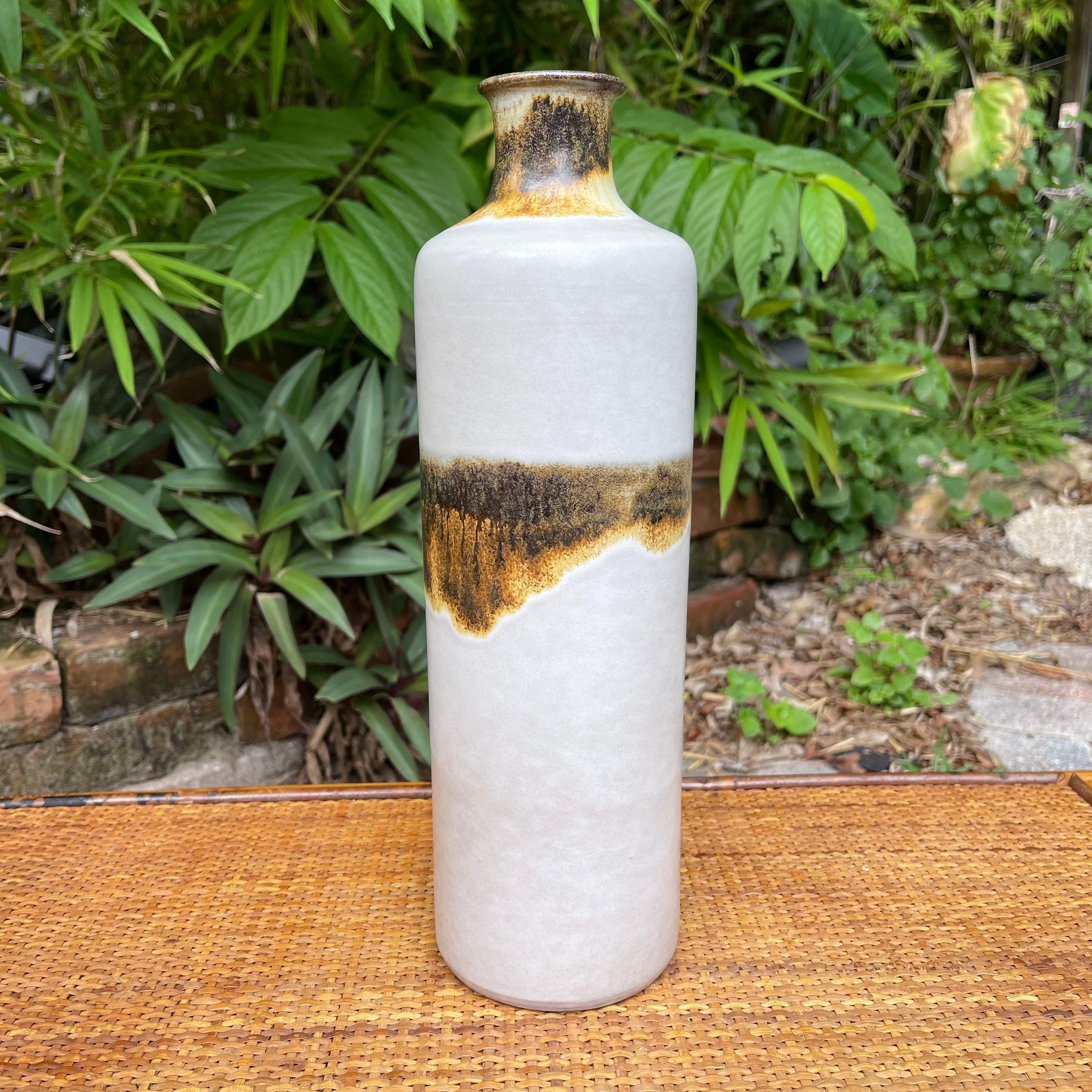 Un sorprendente vaso di metà secolo di Bagni per Raymor.