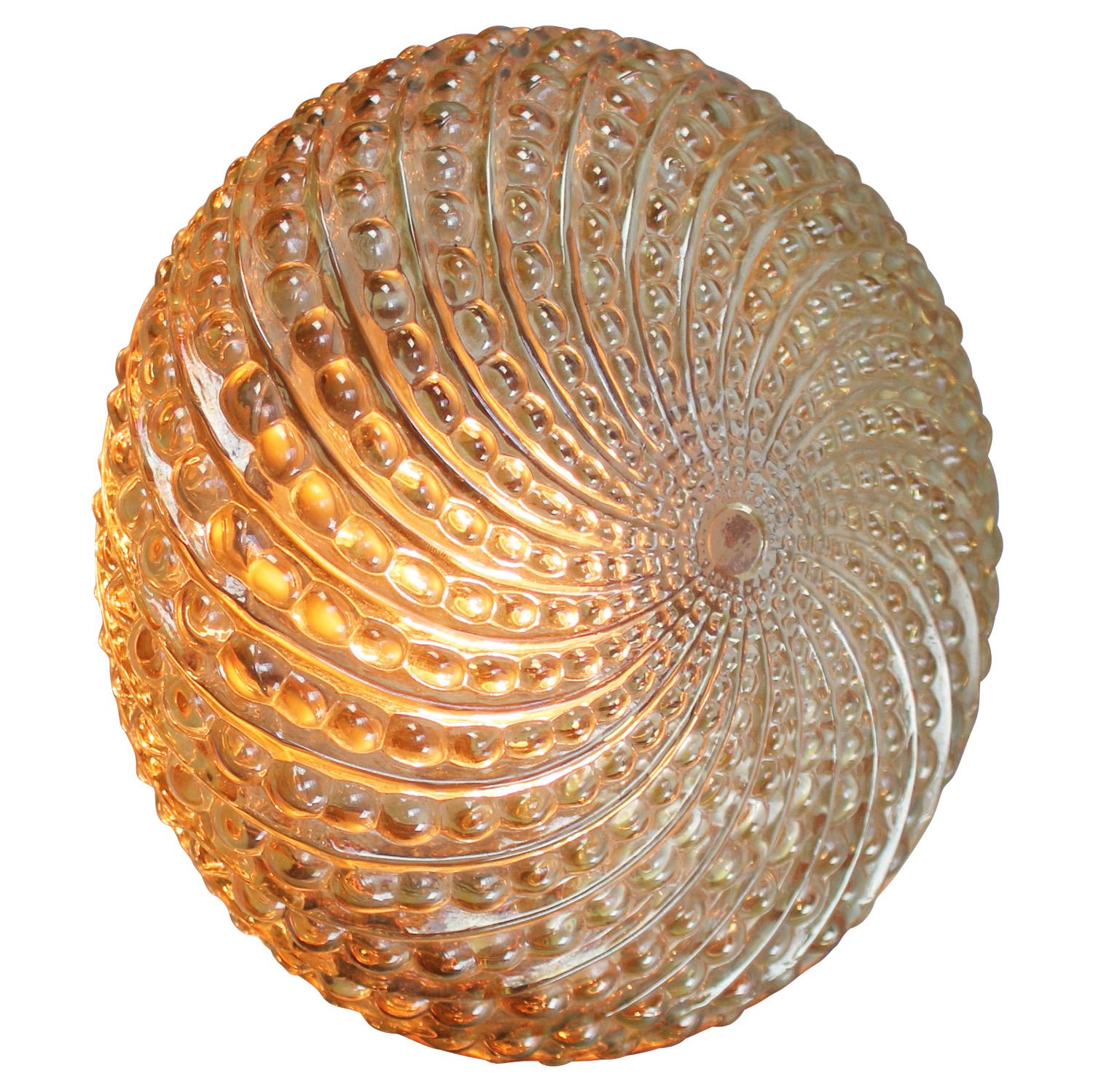 Lámpara de pared o techo de mediados de siglo.
Diseñado por Helena Tynell para Glashütte Limburg, Alemania
Base de metal con cristal ámbar.

Diámetro de la base 13,5 cm

1960-1970

1x E14

Peso: 1,40 kg / 3,1 lb

Portalámparas E14. Precio por