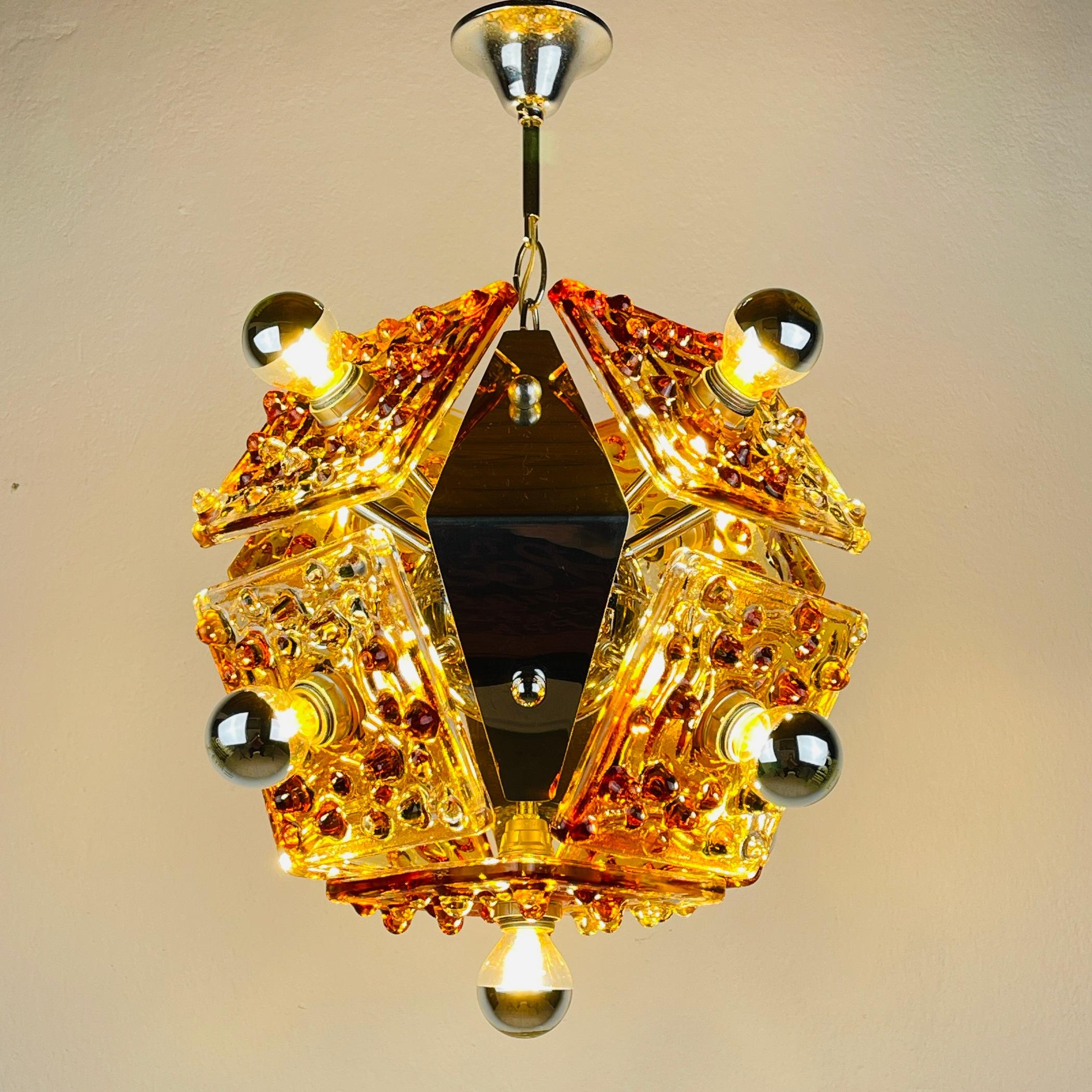 Lustre de Murano en ambre du milieu du siècle dernier par AV Mazzega, Italie, 1970 en vente 4