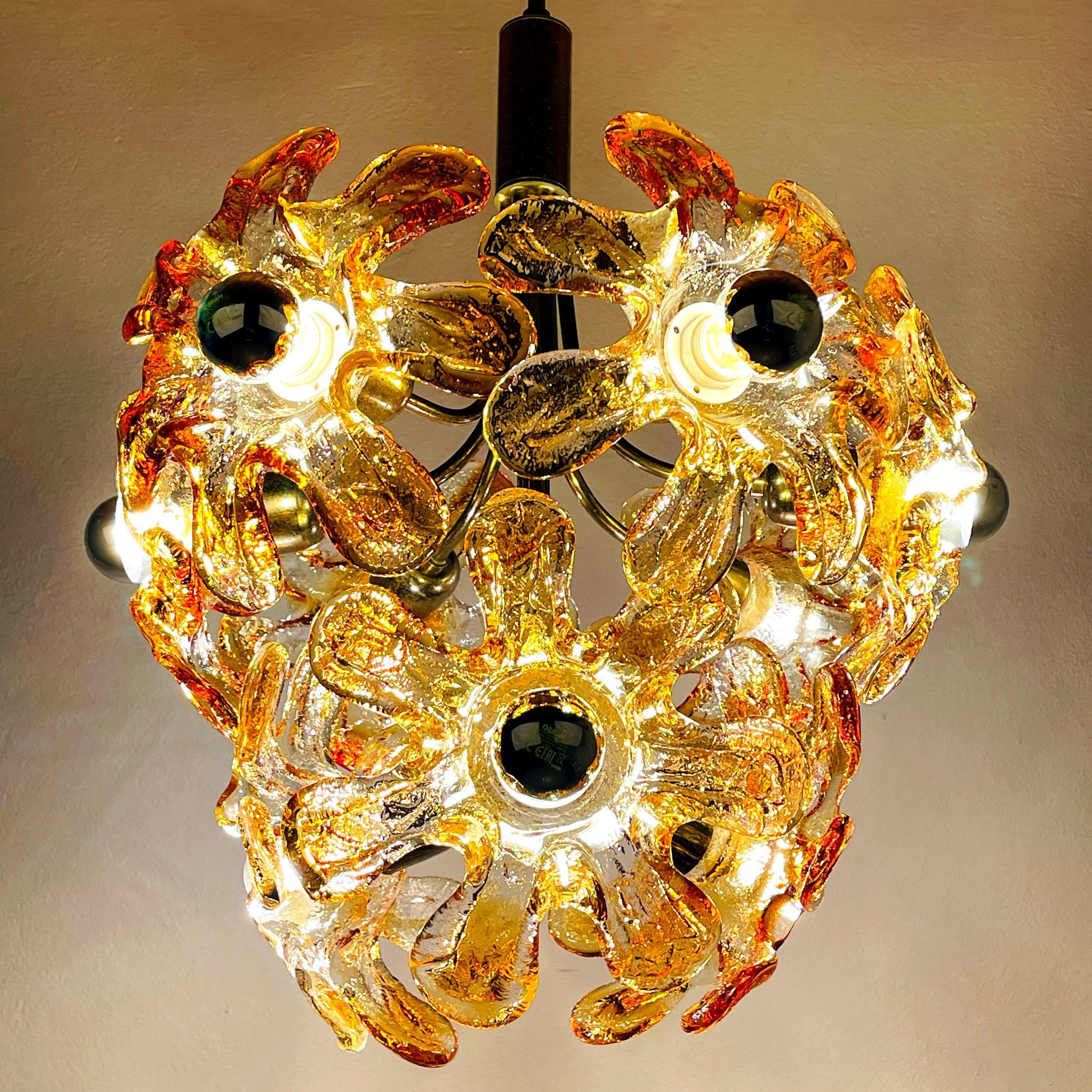 Mid-Century moderno Lampadario in ambra di Murano di metà secolo Fiore di Mazzega Murano, Italia, anni '70 in vendita