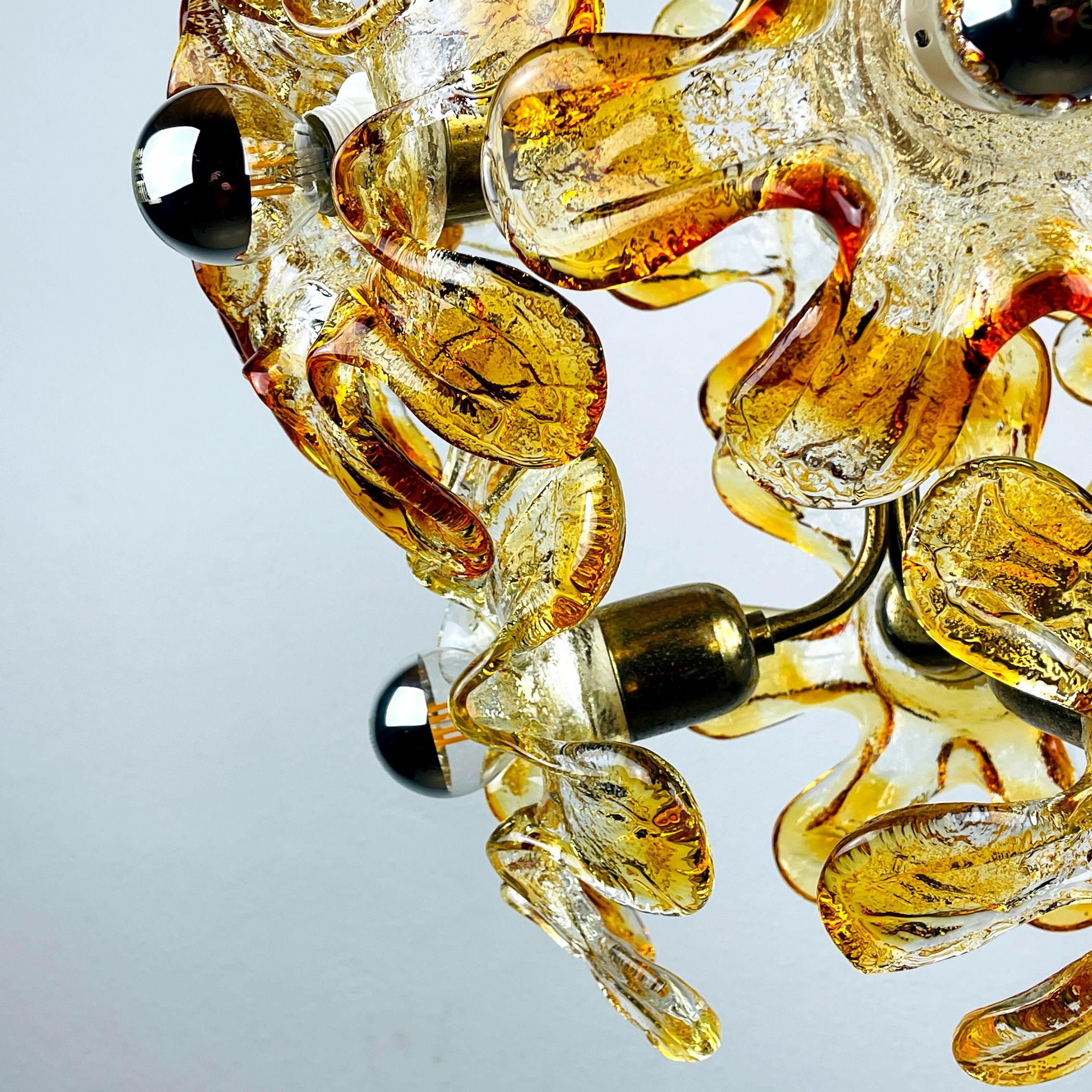 Lampadario in ambra di Murano di metà secolo Fiore di Mazzega Murano, Italia, anni '70 in vendita 1