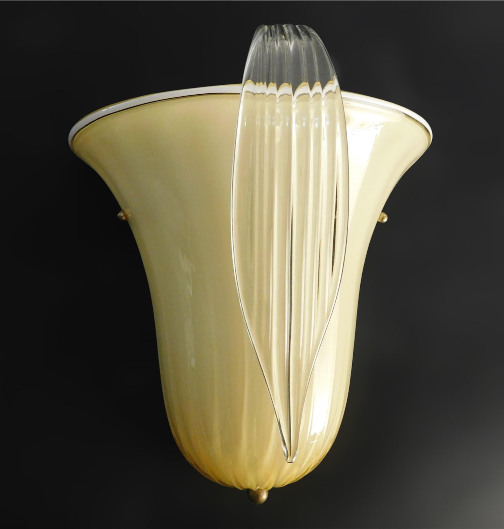 Mid-Century moderno Sconce di Murano in ambra di metà secolo in vendita