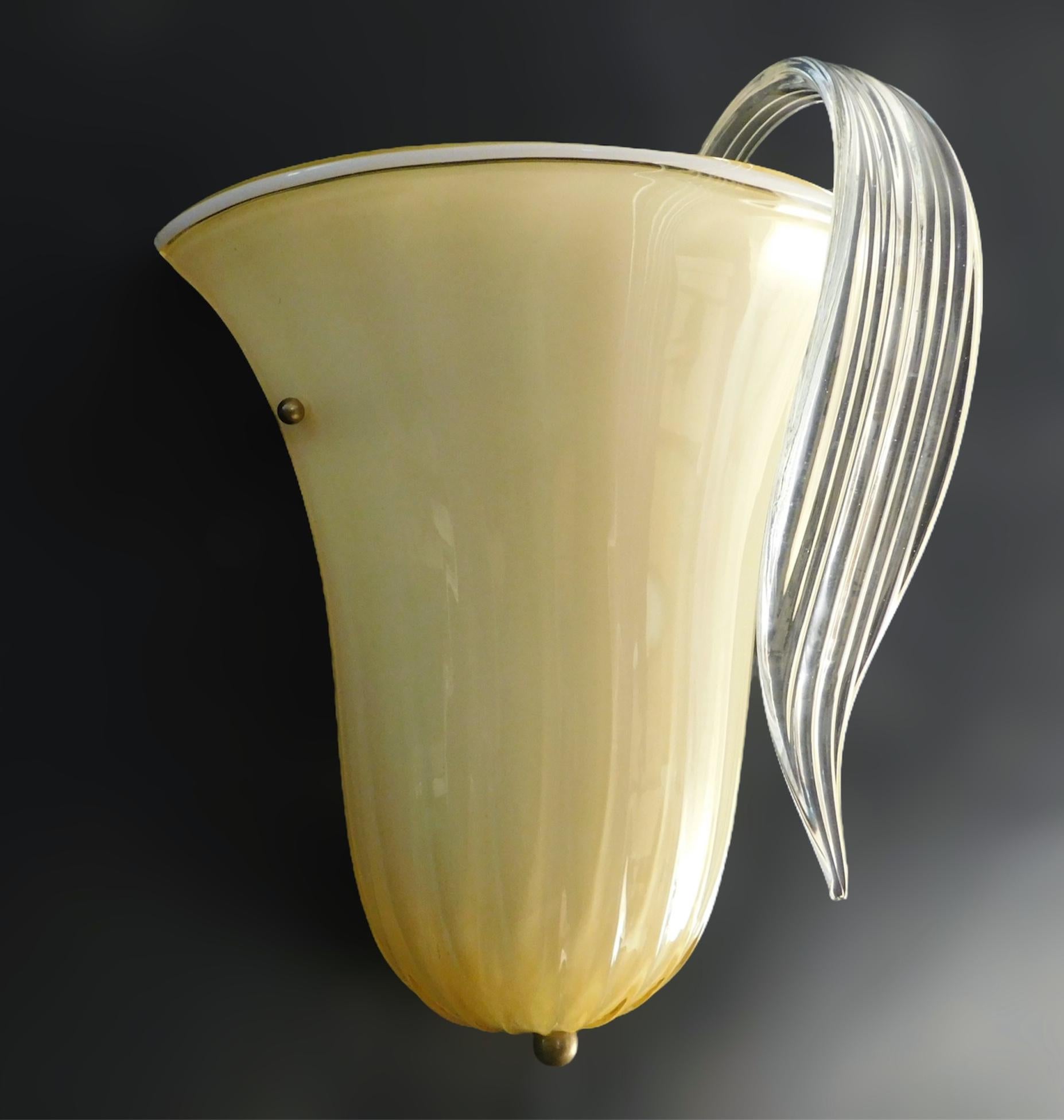 Sconce di Murano in ambra di metà secolo In condizioni buone in vendita a Los Angeles, CA