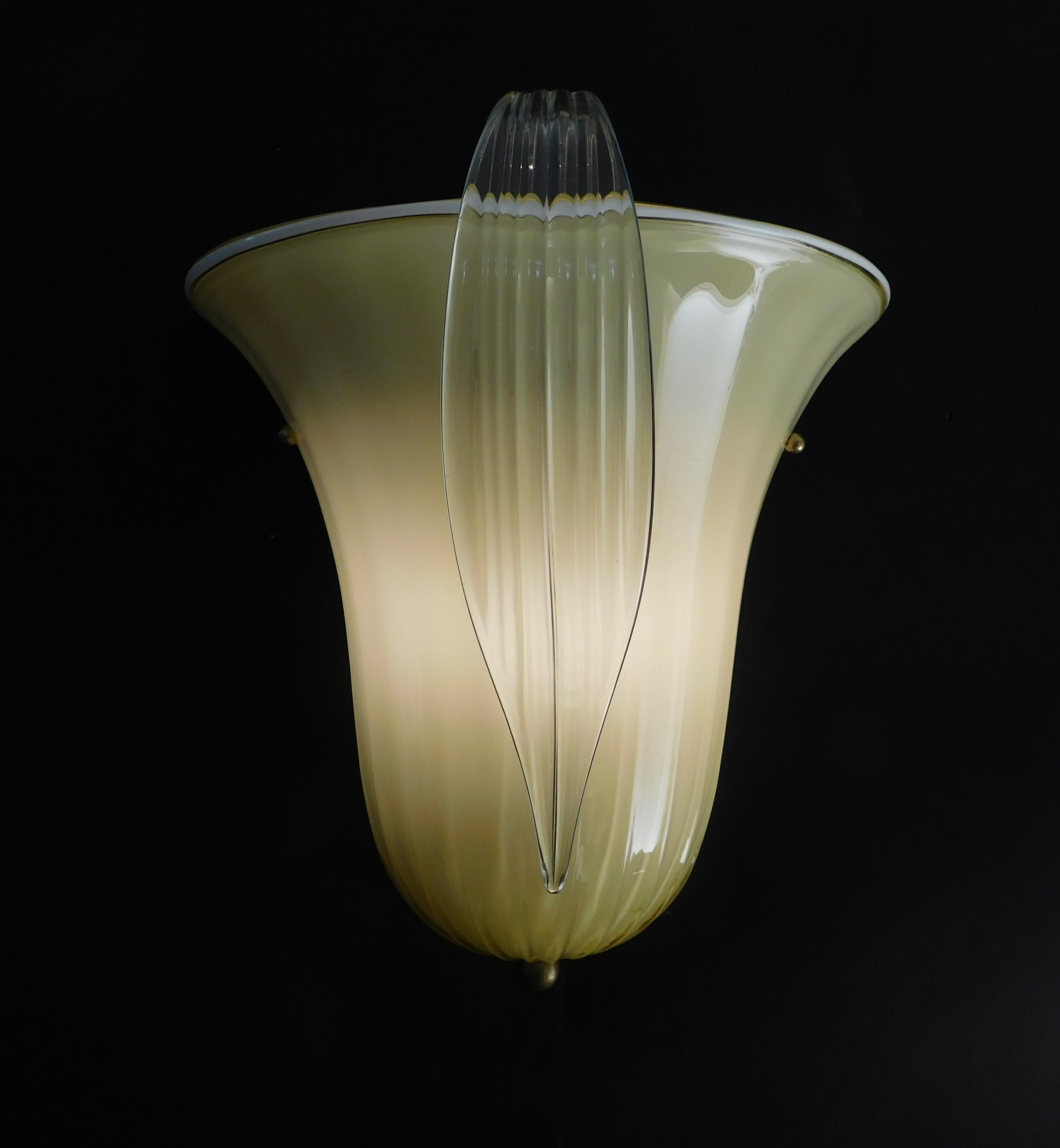 Vetro di Murano Sconce di Murano in ambra di metà secolo in vendita