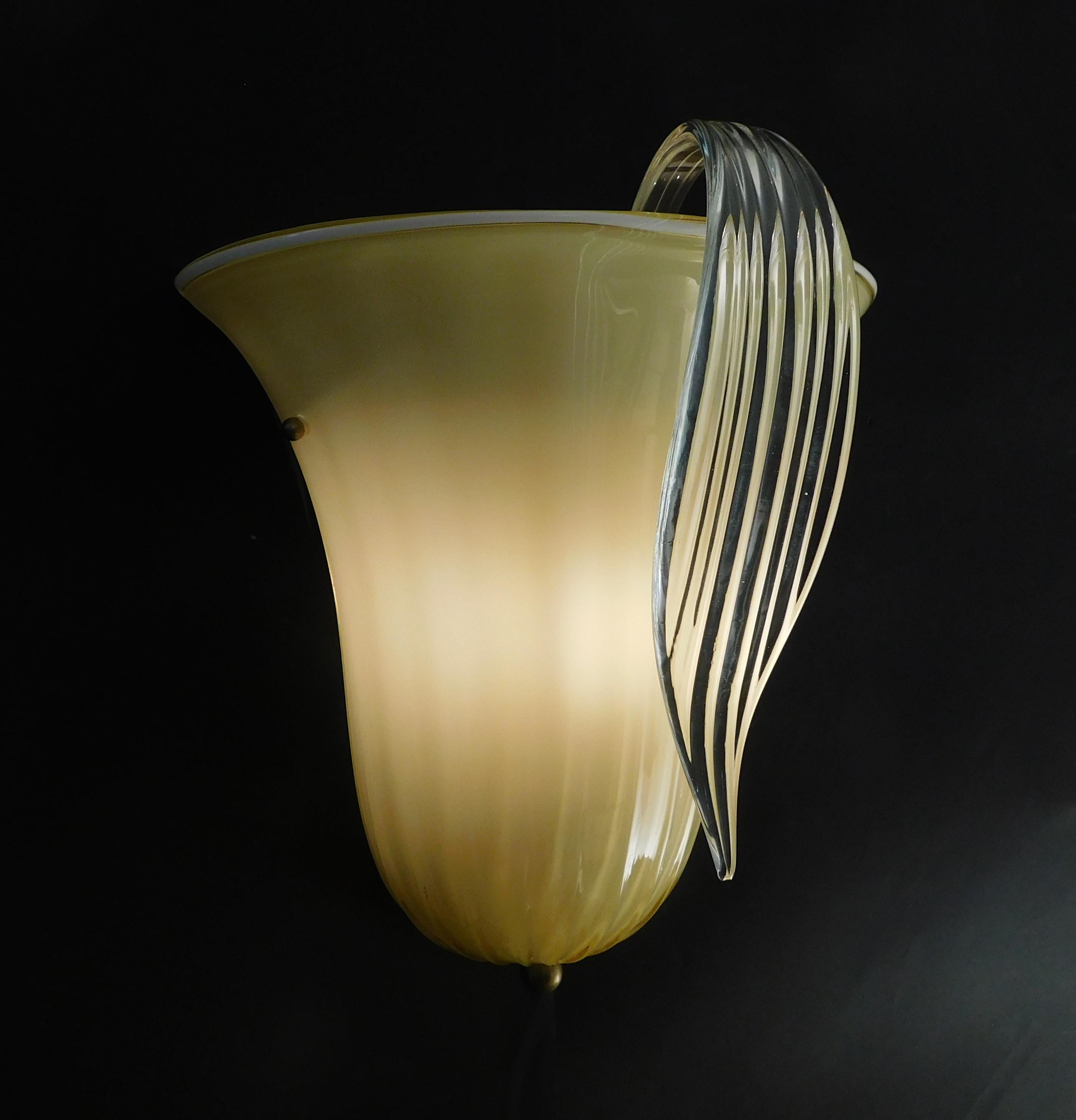 Sconce di Murano in ambra di metà secolo in vendita 1