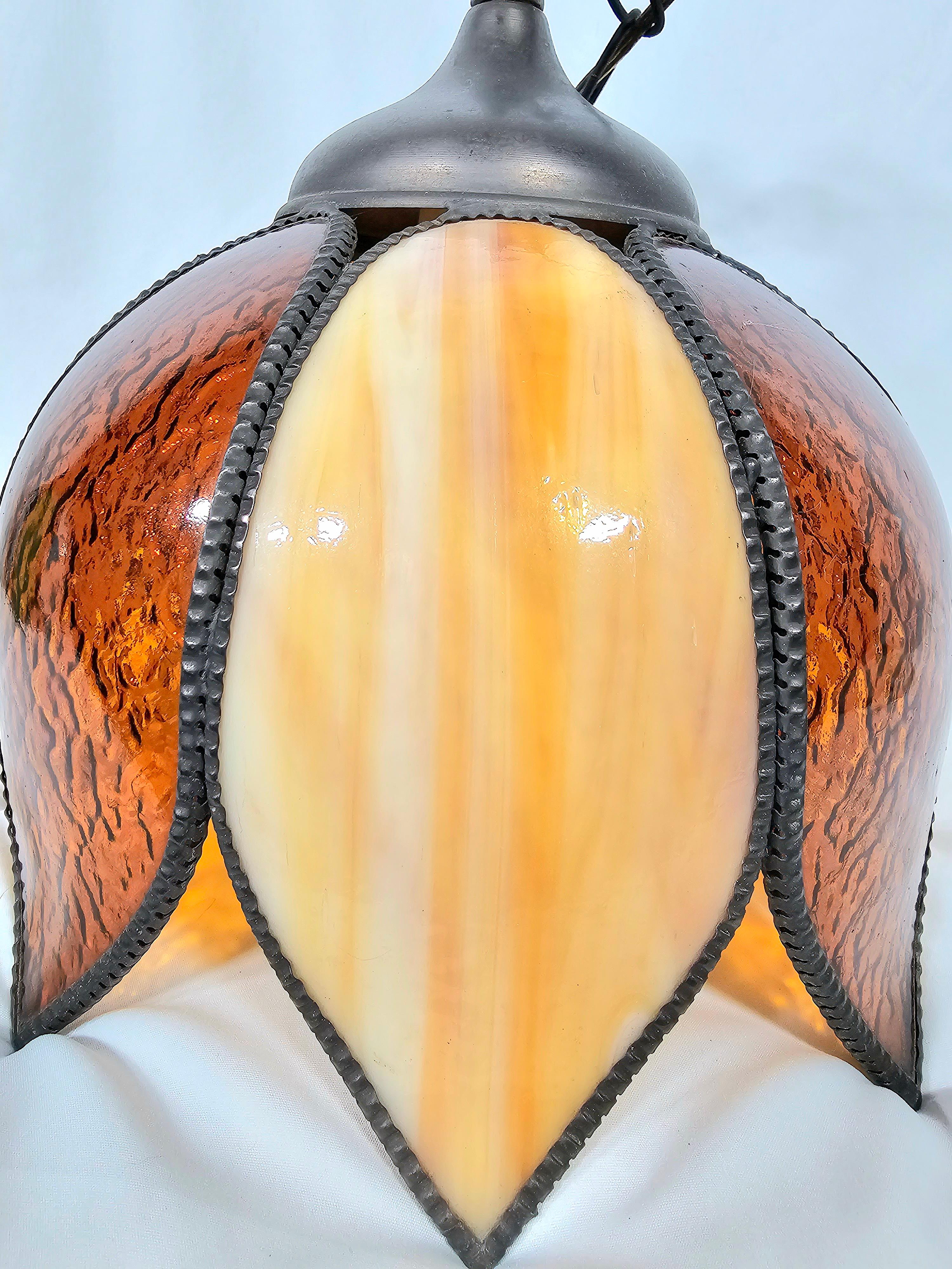 Mid Century Amber Two Tone Slag Glass Tulip Pendant Light In Good Condition For Sale In Waxahachie, TX