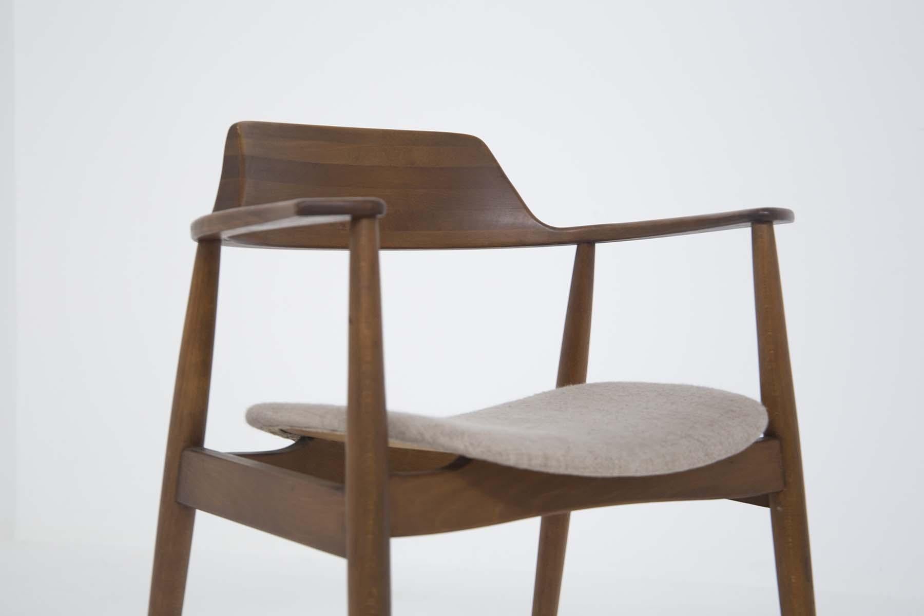 Amerikanischer Sessel aus Holz und Stoff aus der Mitte des Jahrhunderts, Phillip Lloyd Powell zugeschrieben (amerikanisch) im Angebot