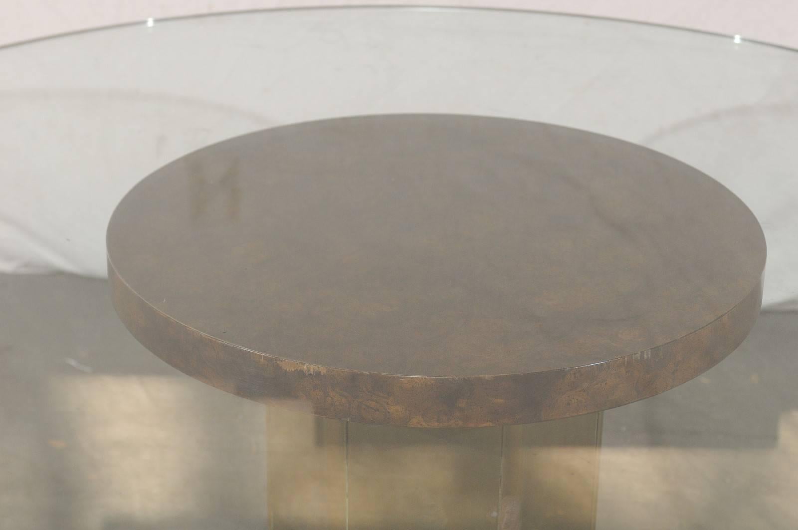 Mid-20th Century American Brass & Burled Wood Pedestal Round Glass Dining Table In Good Condition In Atlanta, GA