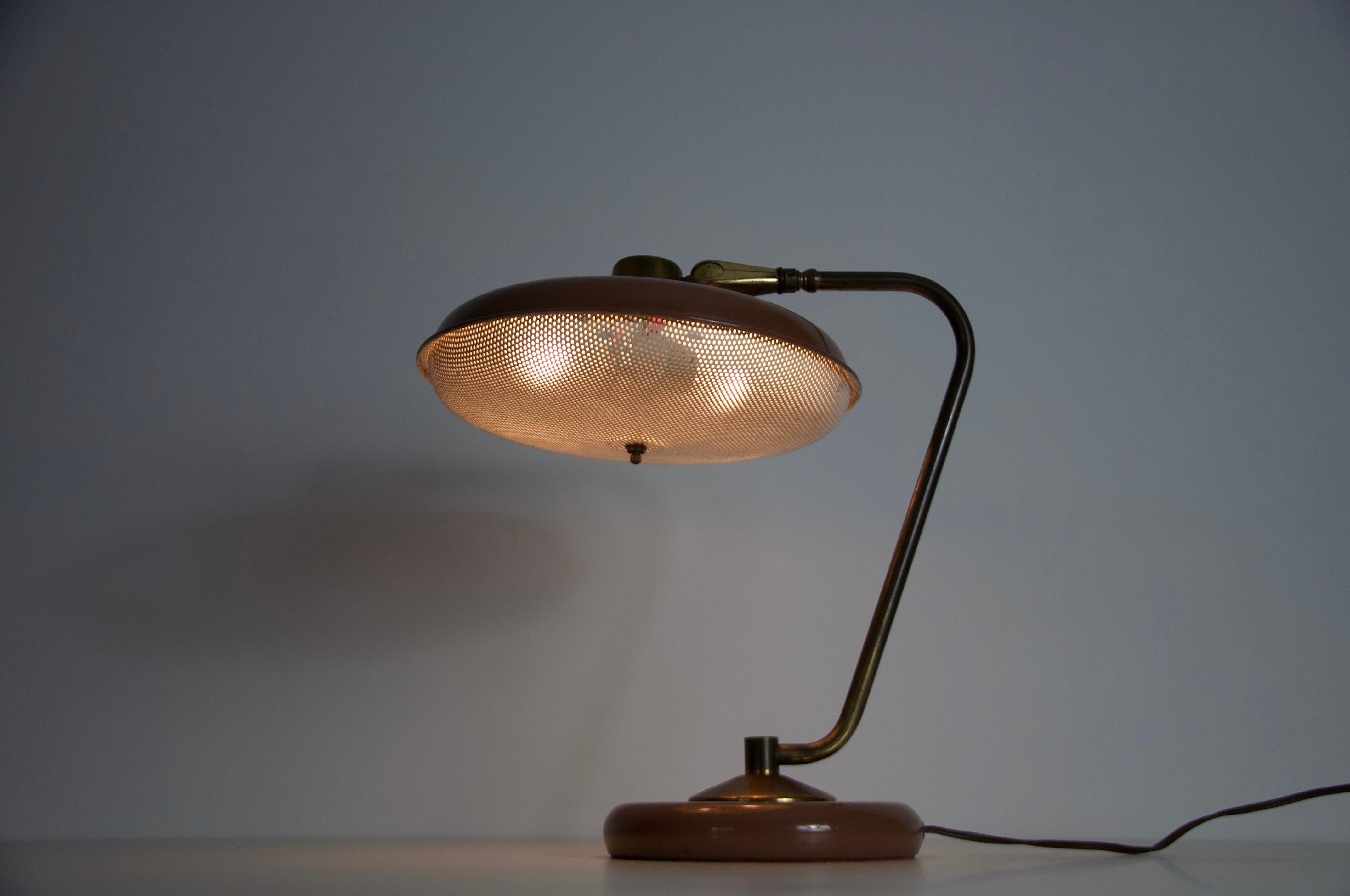 Mid-Century American Brass and Metal Table Lamp, 1960s For Sale 1