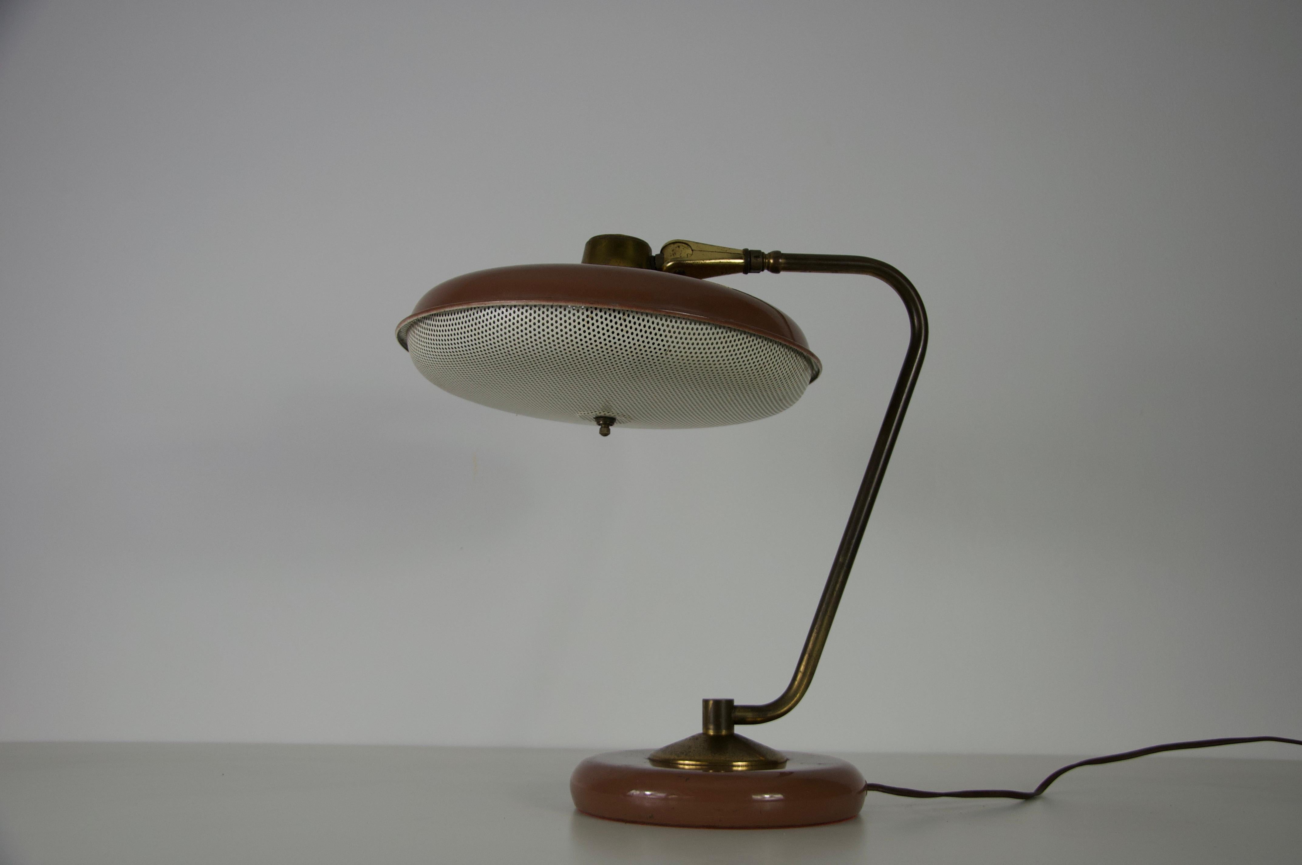 Mid-Century American Brass and Metal Table Lamp, 1960s For Sale 3